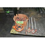 LOT/ MANUAL PIPE TREADER AND DIES [RIGGING FEES FOR LOT #2021 - $50 USD PLUS APPLICABLE TAXES]