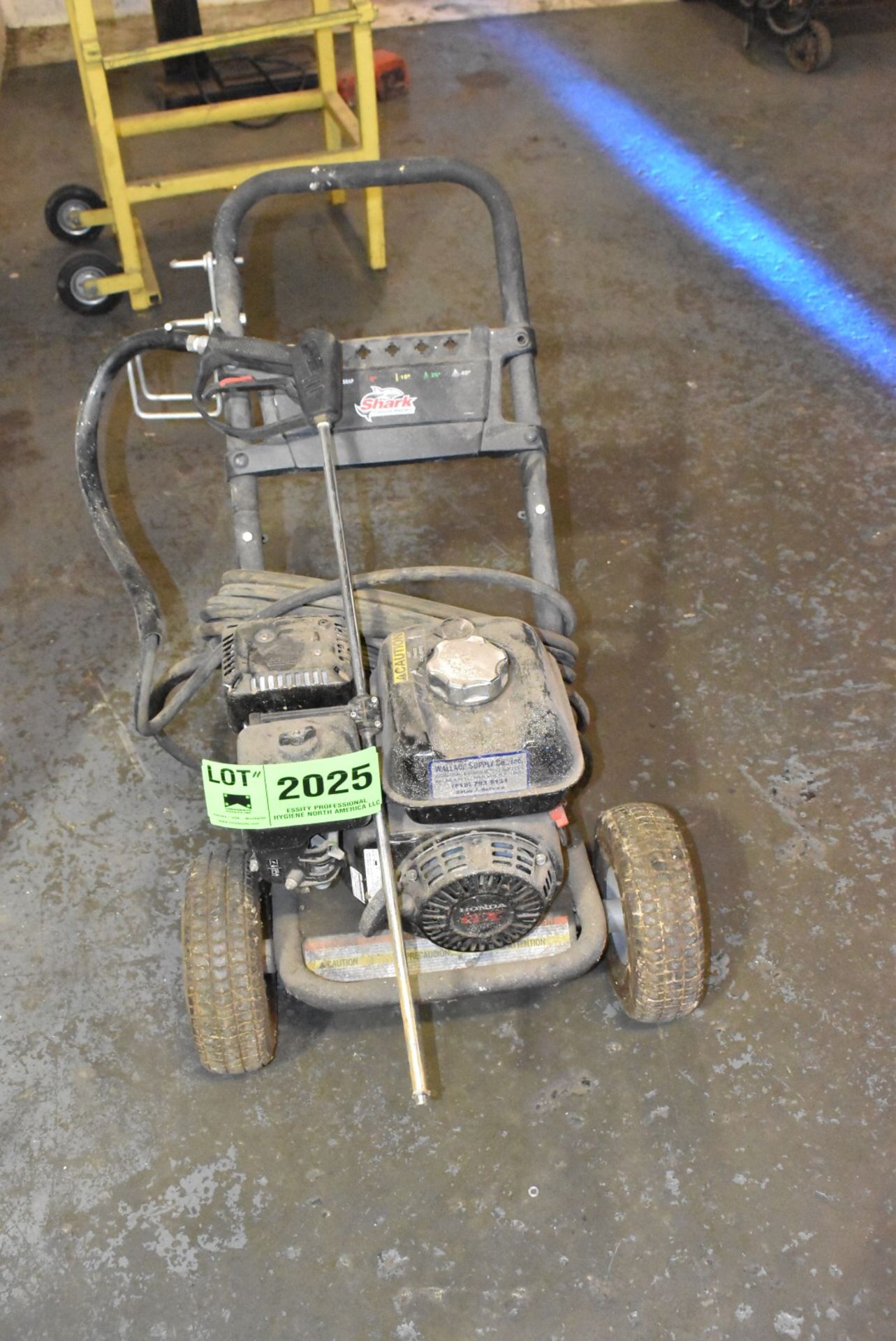 SHARK PORTABLE PRESSURE WASHER WITH HONDA GX 200 GAS POWERED ENGINE S/N N/A [RIGGING FEES FOR LOT # - Bild 4 aus 4