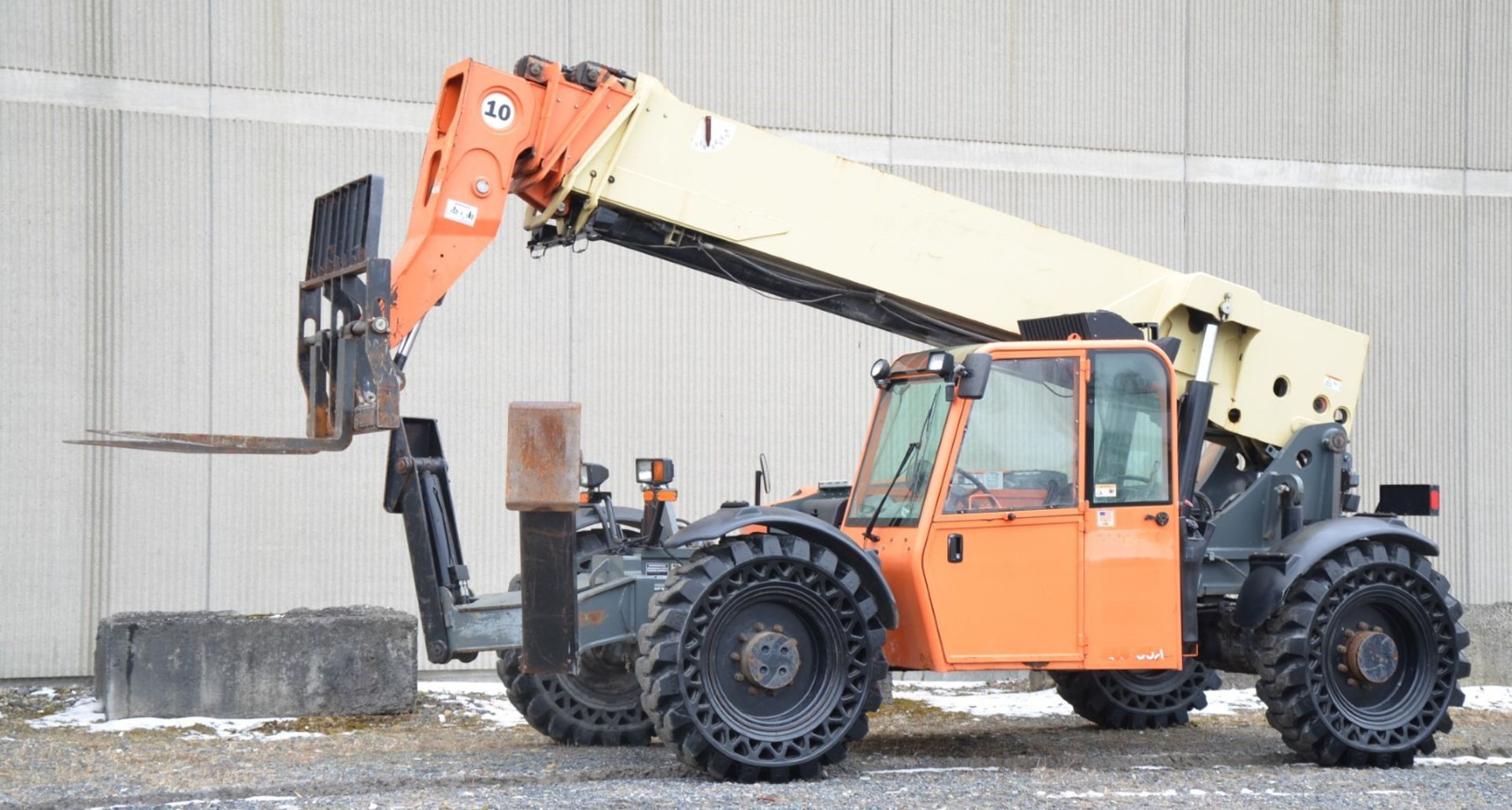 JLG (2011) G10-55A 10,000 LBS. CAPACITY DIESEL TELEHANDLER FORKLIFT WITH 56' MAX VERTICAL LIFT, - Image 5 of 23