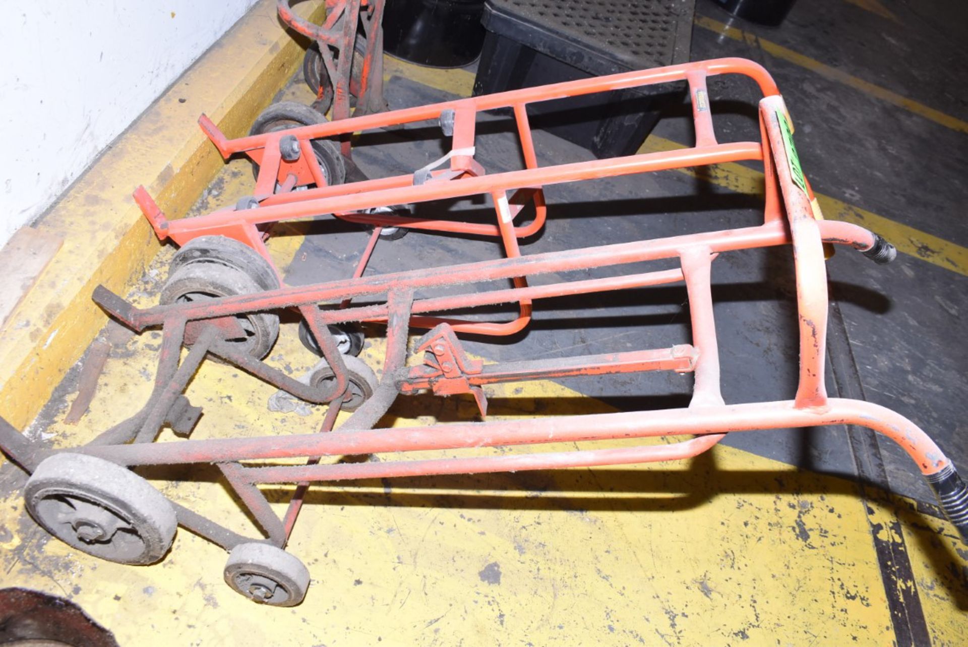 LOT/ PORTABLE GREASE DISPENSER & BARREL DOLLIES [RIGGING FEES FOR LOT #2709 - $50 USD PLUS - Image 3 of 4