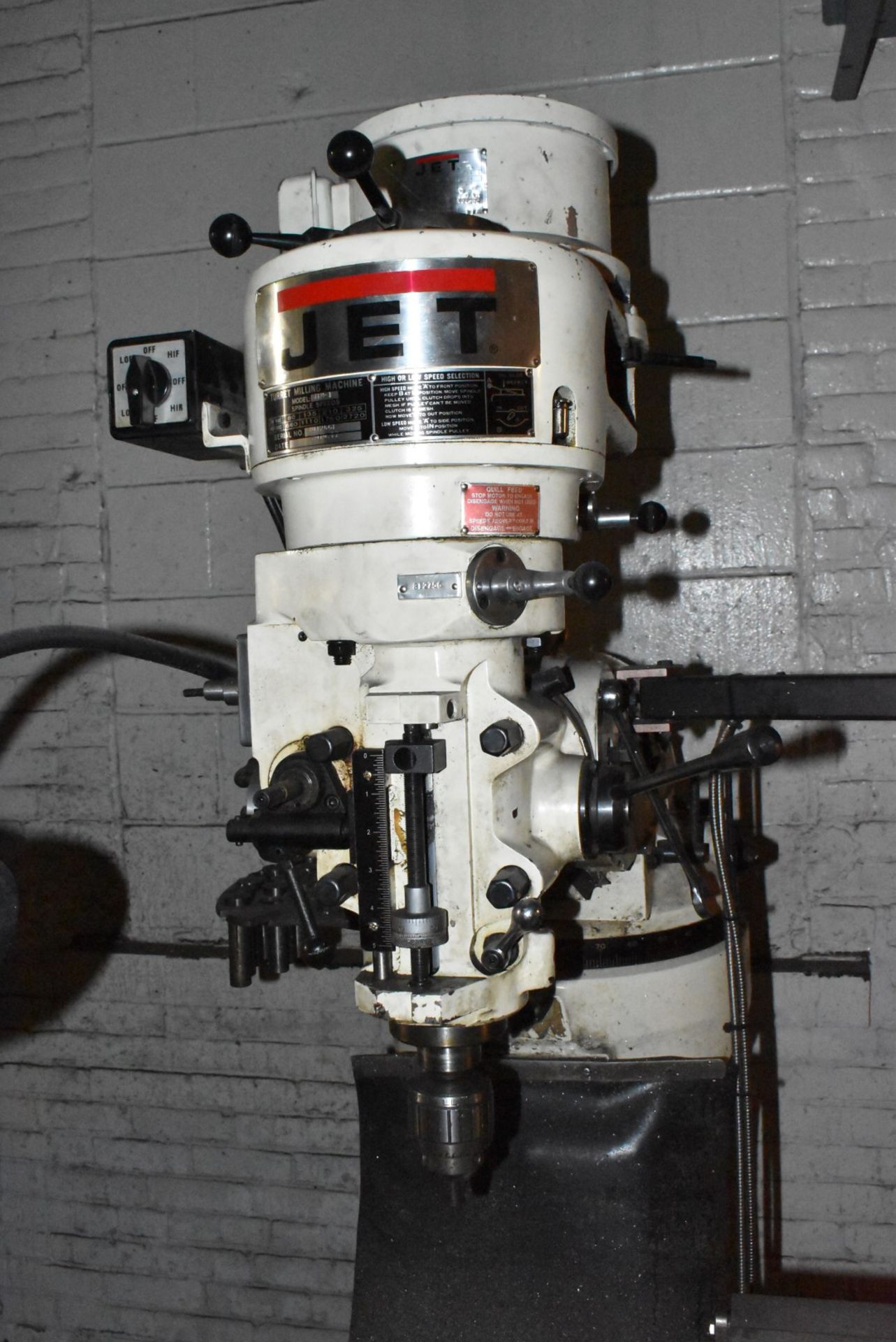 JET (2010) JTM-1 VERTICAL TURRET MILLING MACHINE WITH 9" X 42" TABLE, SPEEDS TO 2720 RPM IN 8 STEPS, - Image 4 of 9