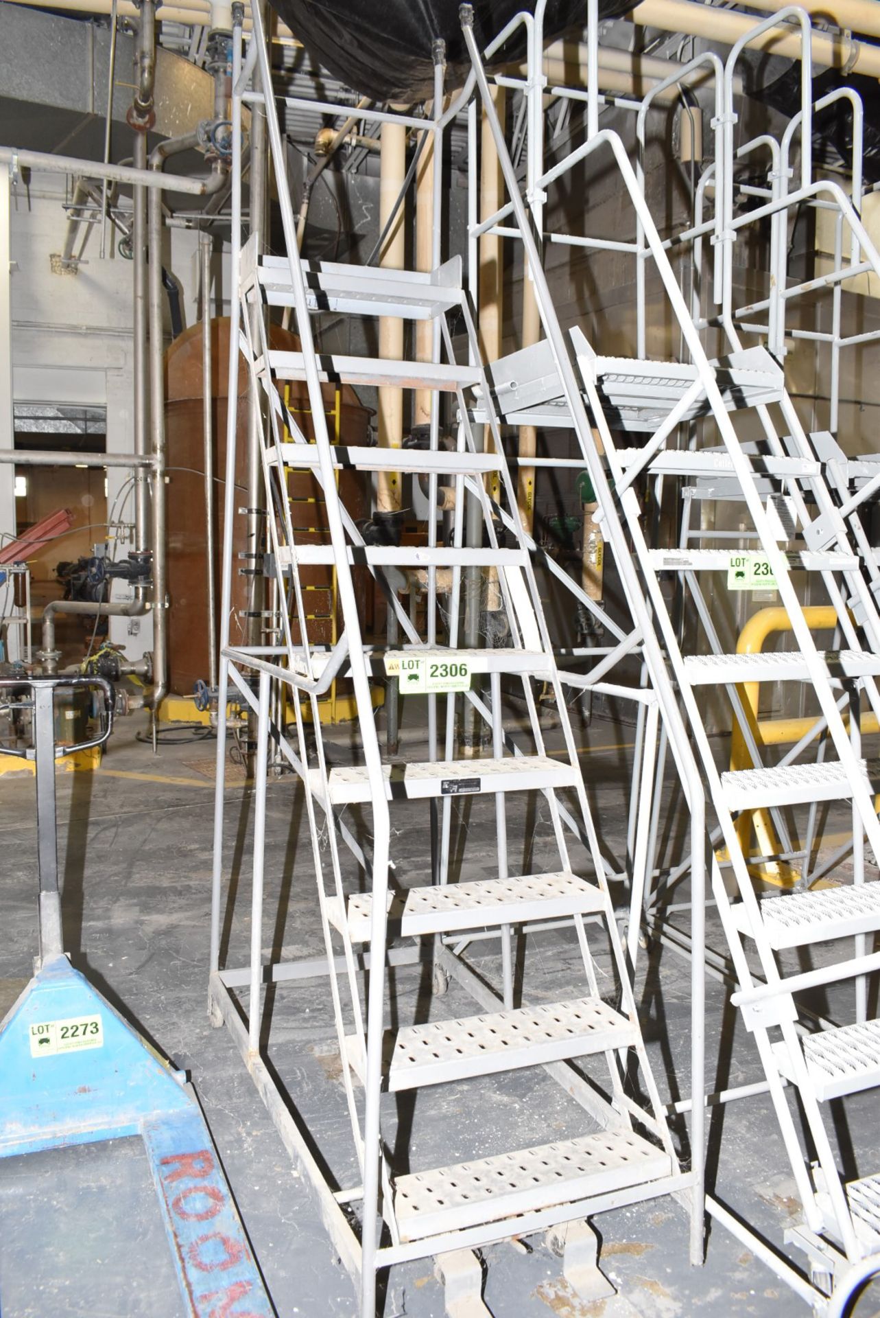 EGA 90" ROLLING SHOP LADDER [RIGGING FEES FOR LOT #2306 - $50 USD PLUS APPLICABLE TAXES]