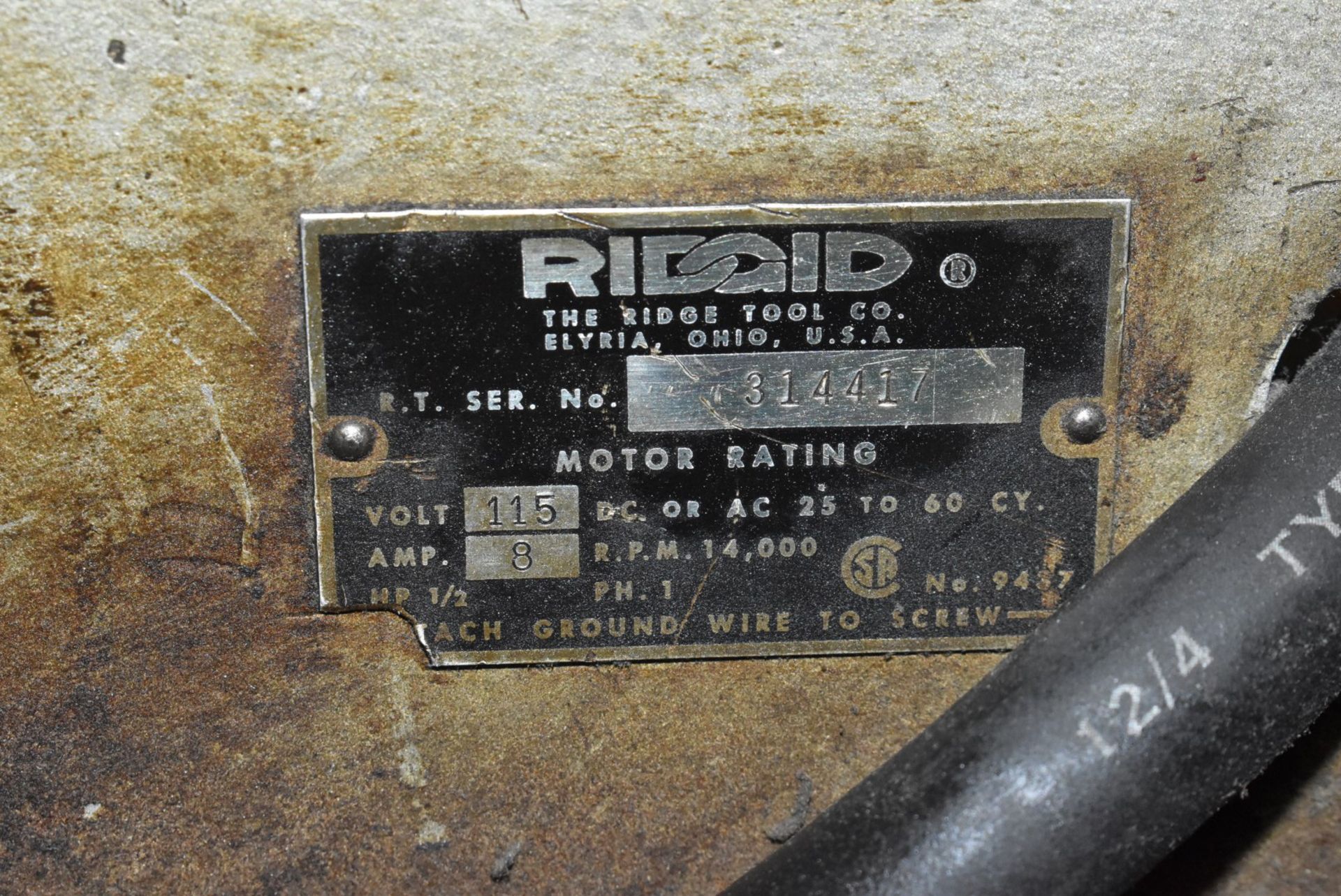 RIDGID MODEL 535 PORTABLE POWERED PIPE THREADER WITH HOLDERS, THREADING DIES, CUTTERS AND REAMER S/N - Image 5 of 5