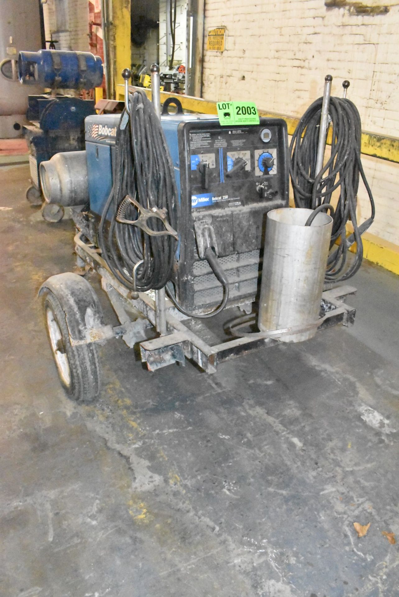 MILLER BOBCAT 250 LPG POWERED CC/CV-AC/DC WELDER GENERATOR WITH 10,500 WATT GENERATOR CAPACITY, - Image 2 of 15