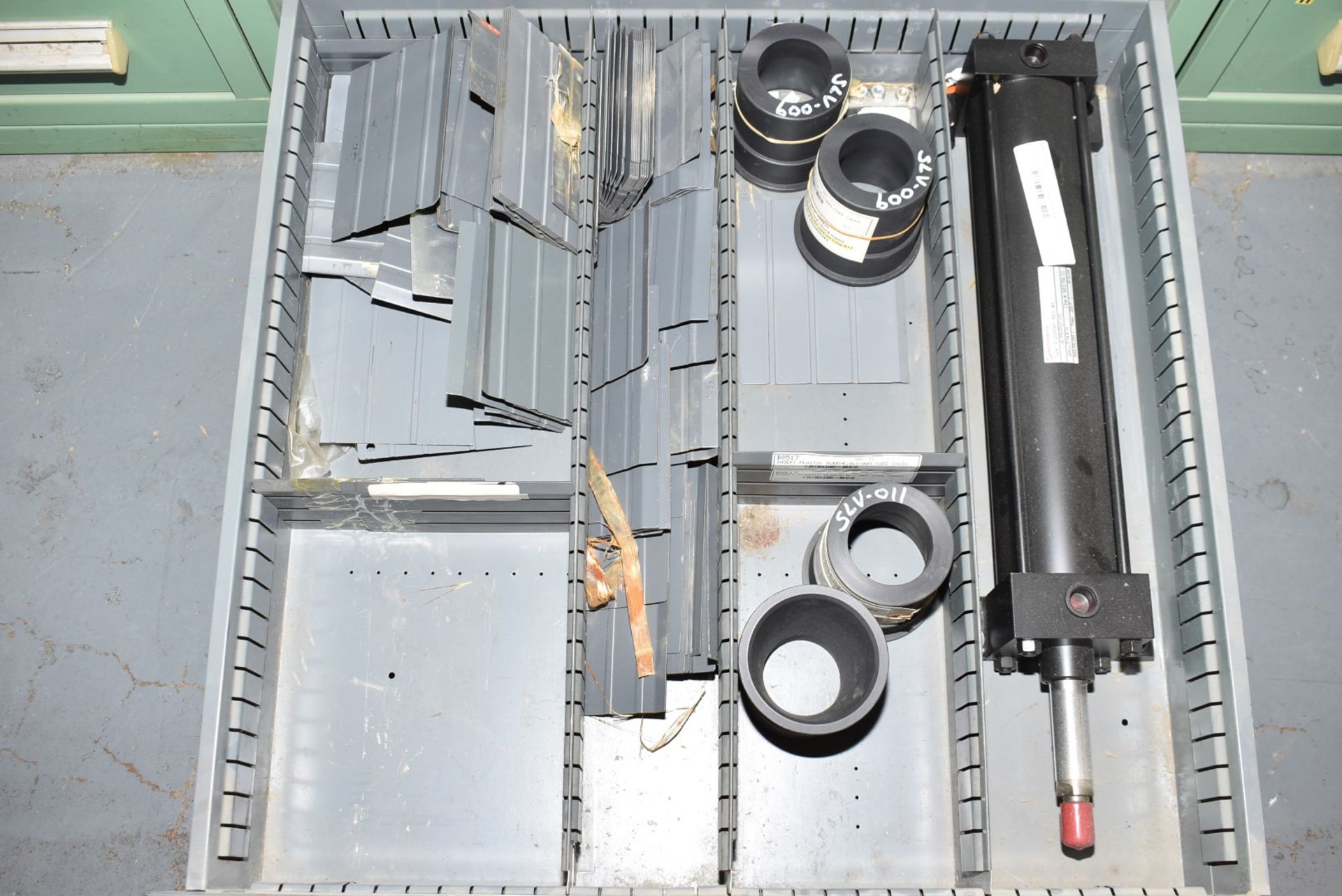 LOT/ CONTENTS OF CABINET - INCLUDING AUTOMATION COMPONENTS, AIR CYLINDERS, OIL SEALS, MOUNTS & - Image 9 of 9
