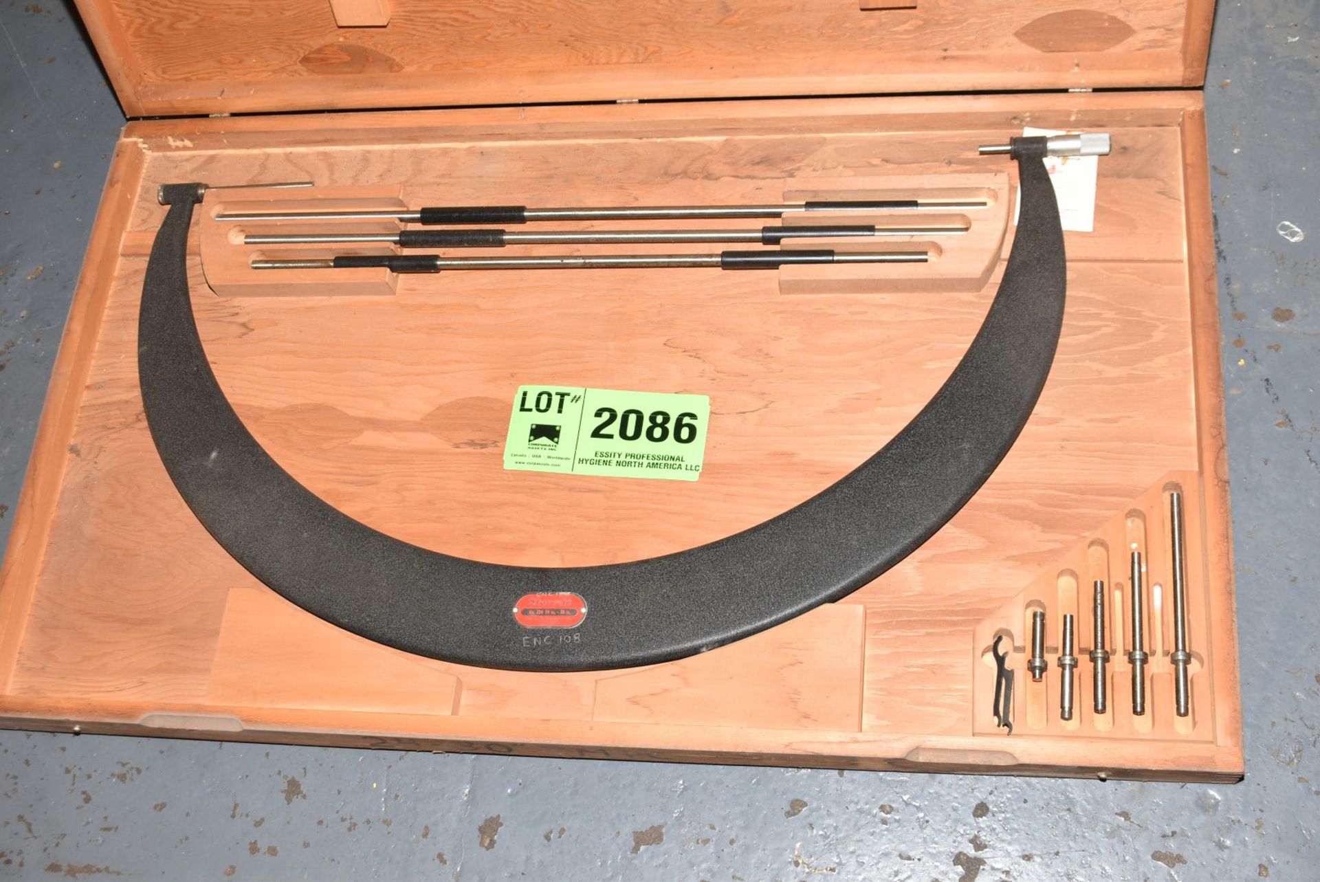 STARRETT 24" TO 30" OUTSIDE MICROMETER [RIGGING FEES FOR LOT #2086 - $25 USD PLUS APPLICABLE TAXES] - Image 3 of 3