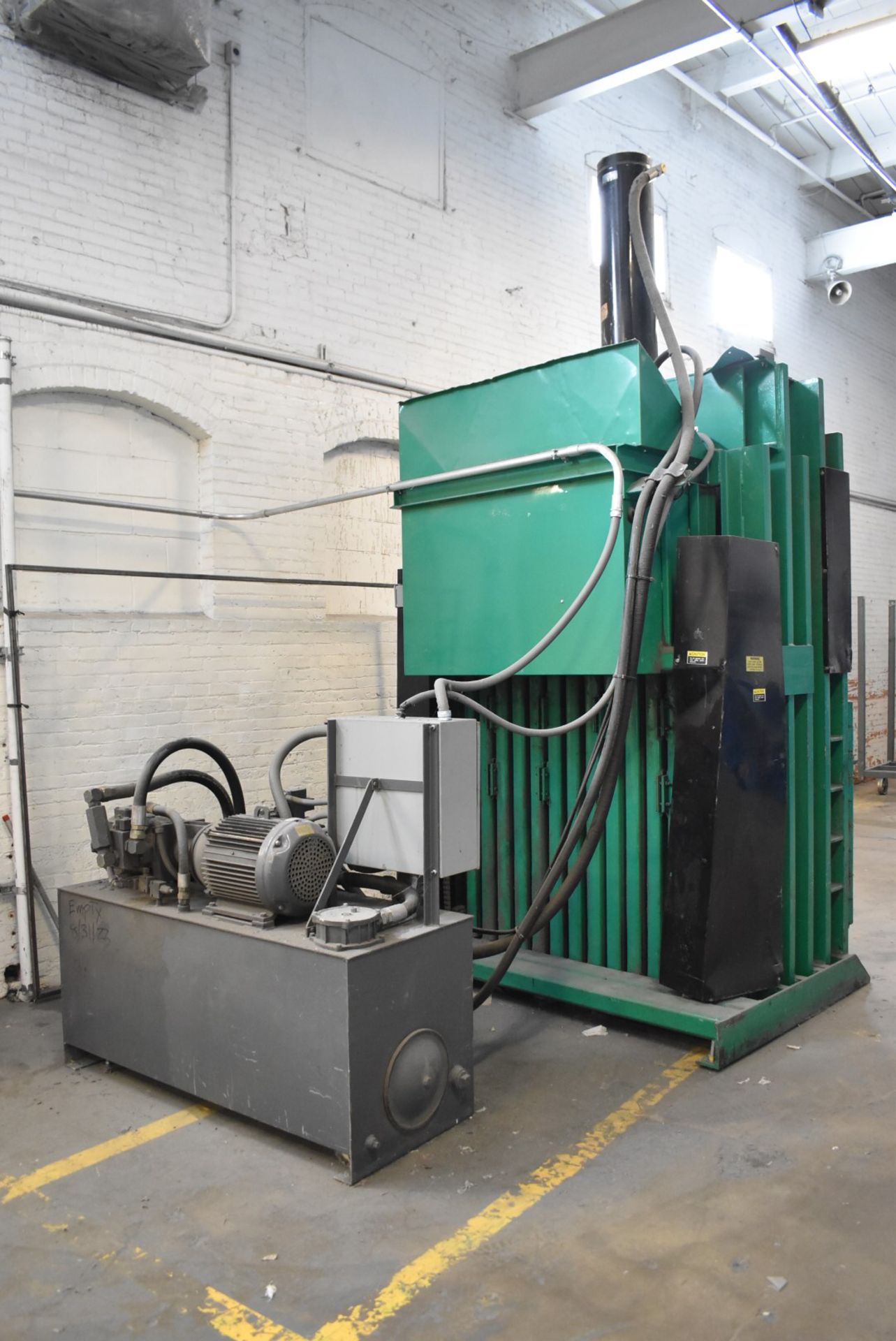 HARMONY SYSTEM TEN SIXTY FRONT LOADING VERTICAL HYDRAULIC BALER COMPACTOR WITH 30" X 60" X 48" MAX - Image 2 of 4