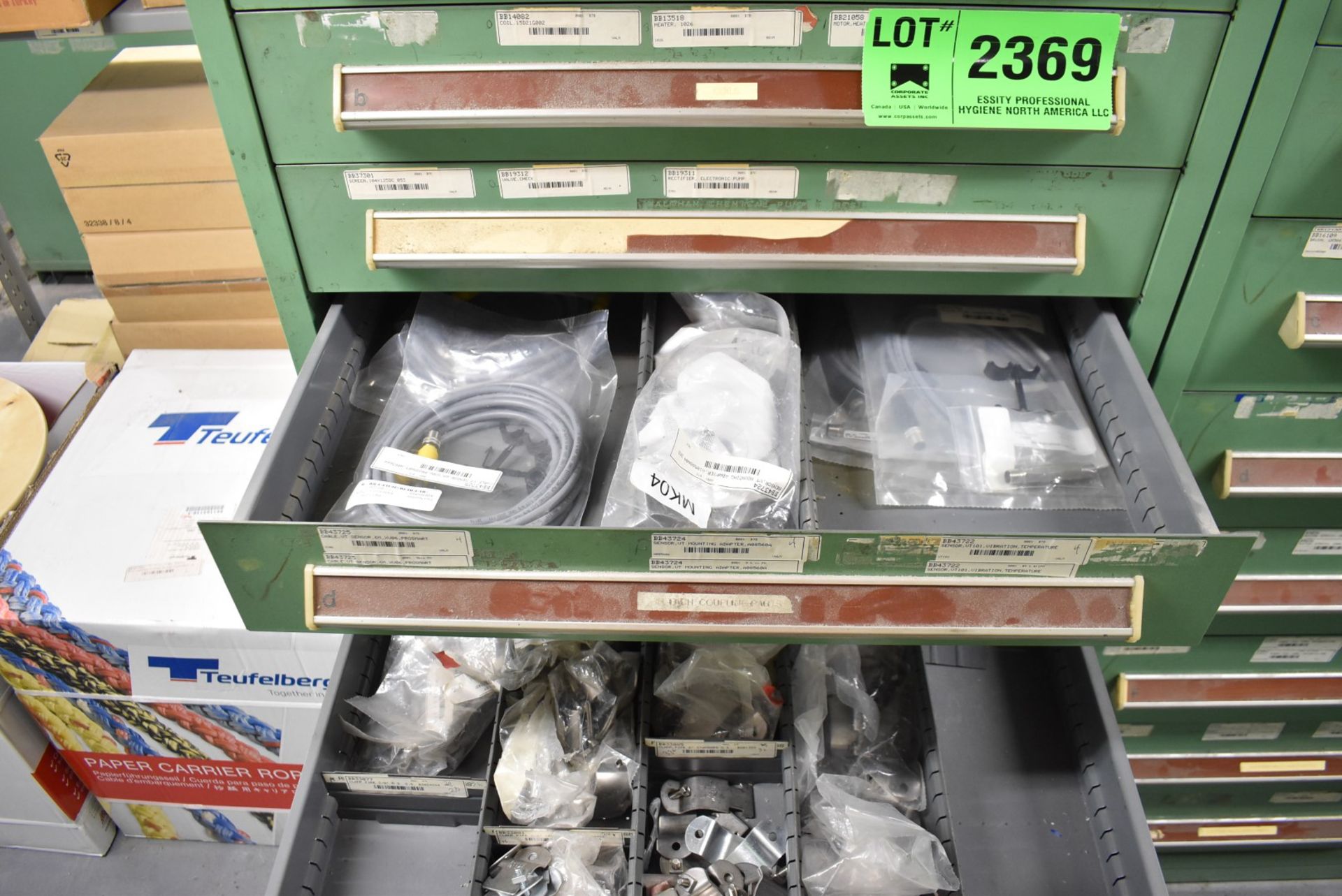 LOT/ CONTENTS OF CABINET - INCLUDING AUTOMATION PARTS, PIPE CLAMPS, HANGERS, ELECTRICAL