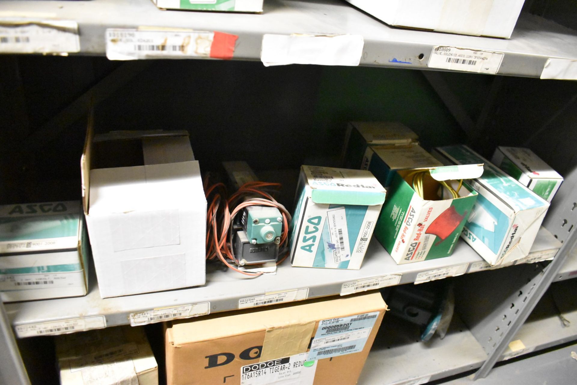 LOT/ CONTENTS OF SHELF - INCLUDING ELECTRICAL CABLE, EMERGENCY LIGHT, ASCO 2-WAY SOLENOID VALVES, - Image 5 of 6