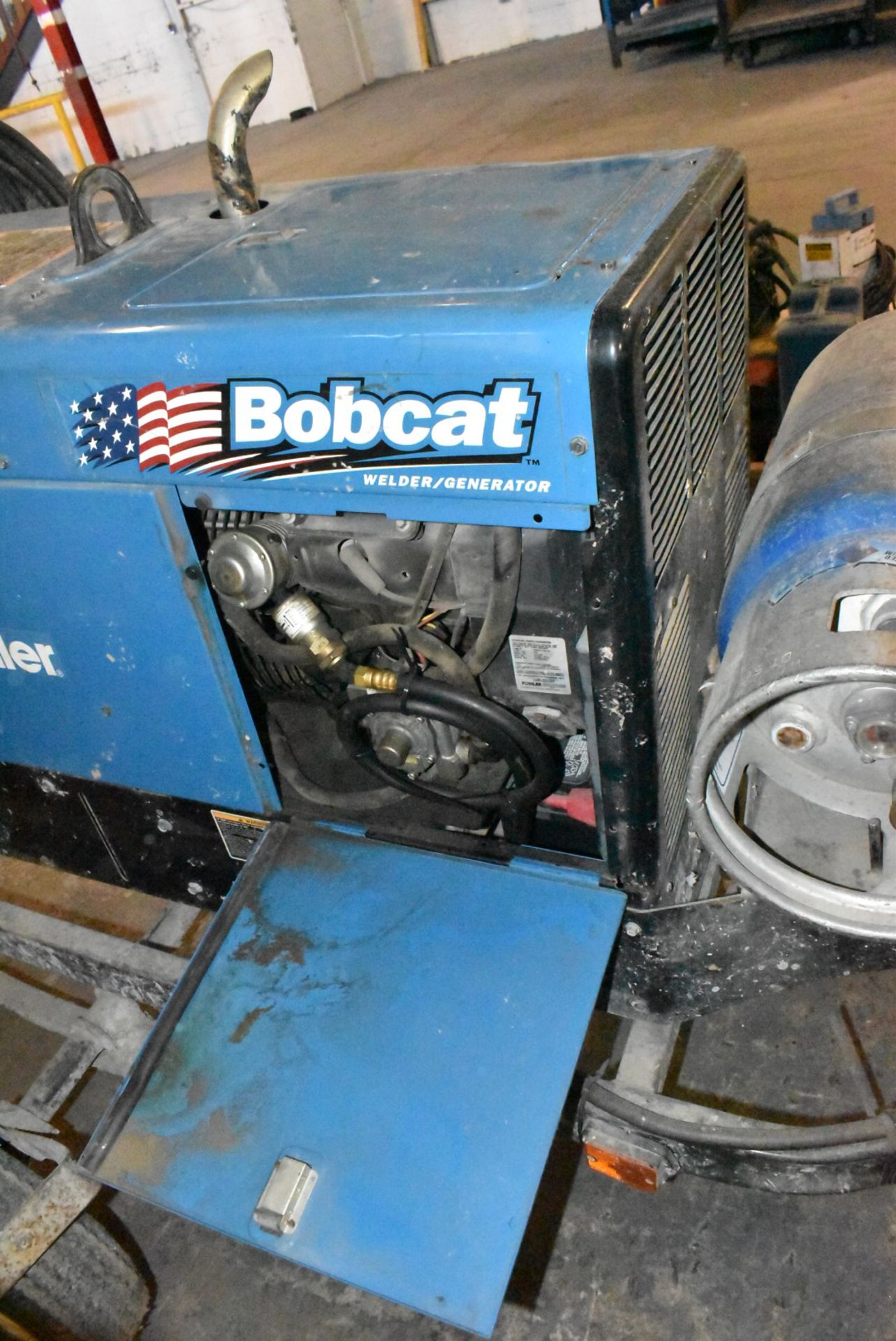 MILLER BOBCAT 250 LPG POWERED CC/CV-AC/DC WELDER GENERATOR WITH 10,500 WATT GENERATOR CAPACITY, - Image 9 of 15