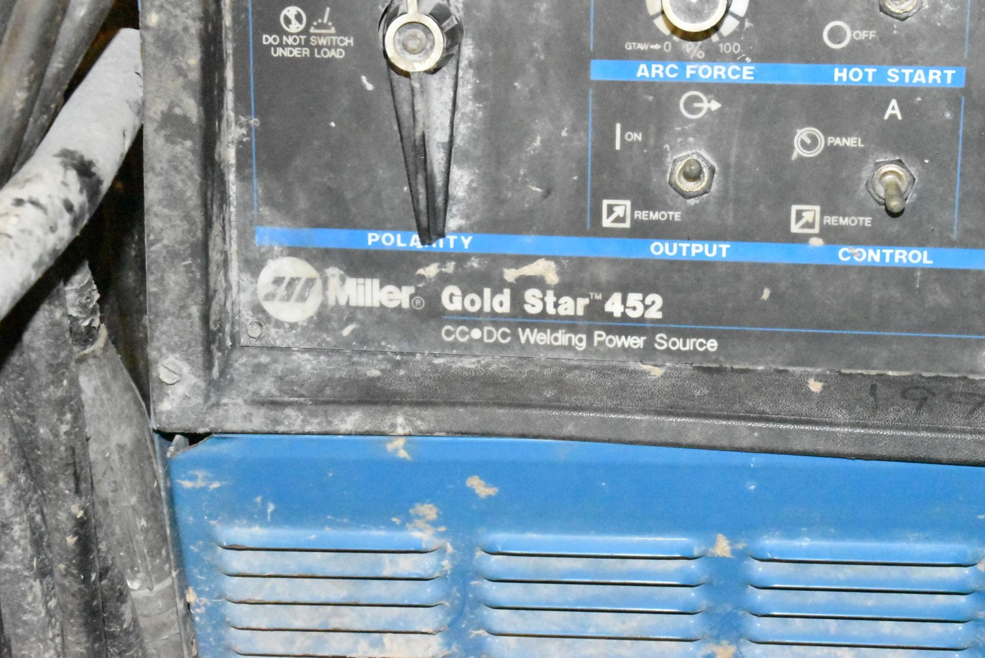 MILLER GOLDSTAR 452 DIGITAL CC/DC WELDER WITH CABLES AND GUN, S/N KF881116 (CI) [RIGGING FEES FOR - Image 4 of 9