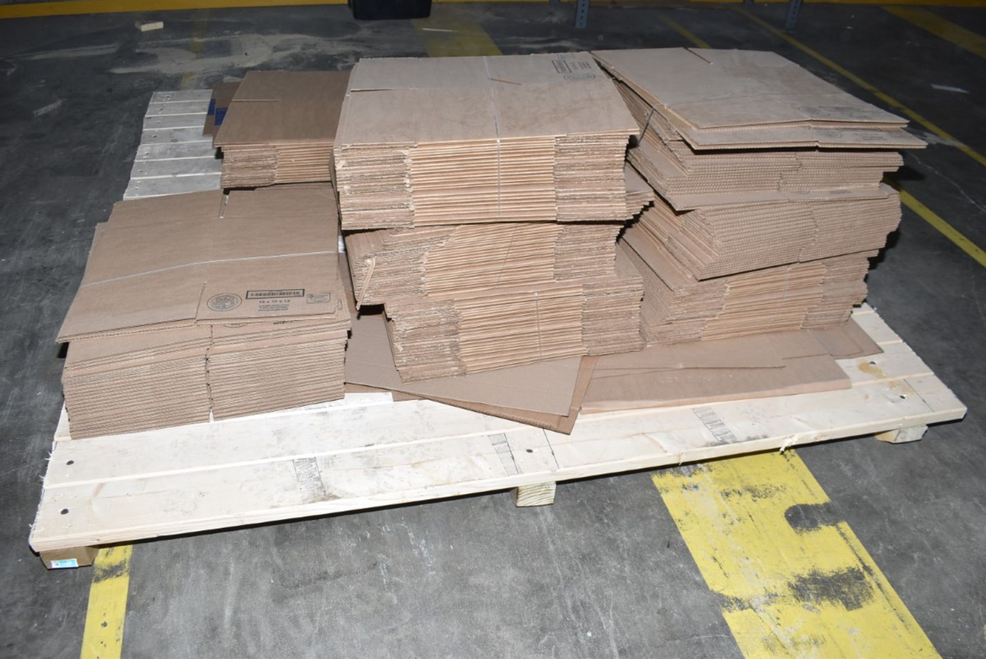 LOT/ PACKAGING SUPPLIES - INCLUDING PLASTIC SHEETING, CORRUGATED CARDBOARD SHIPPING CARTONS [RIGGING - Image 5 of 6