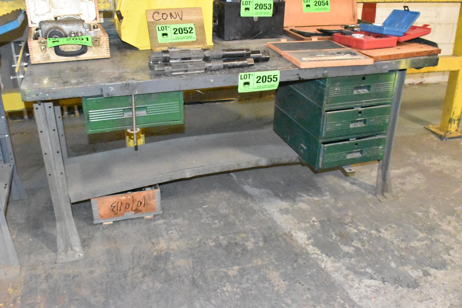 SHOP TABLE [RIGGING FEES FOR LOT #2055 - $50 USD PLUS APPLICABLE TAXES]