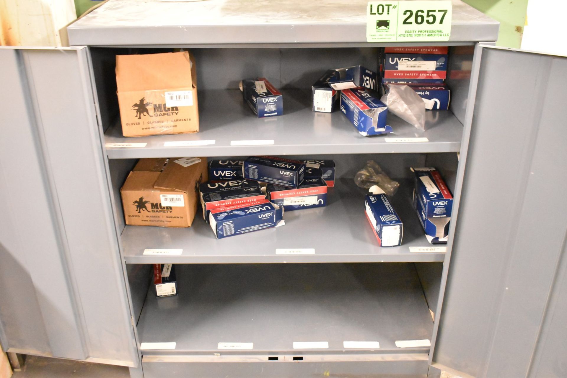 LOT/ SHOP CABINET WITH PPE [RIGGING FEES FOR LOT #2657 - $100 USD PLUS APPLICABLE TAXES]