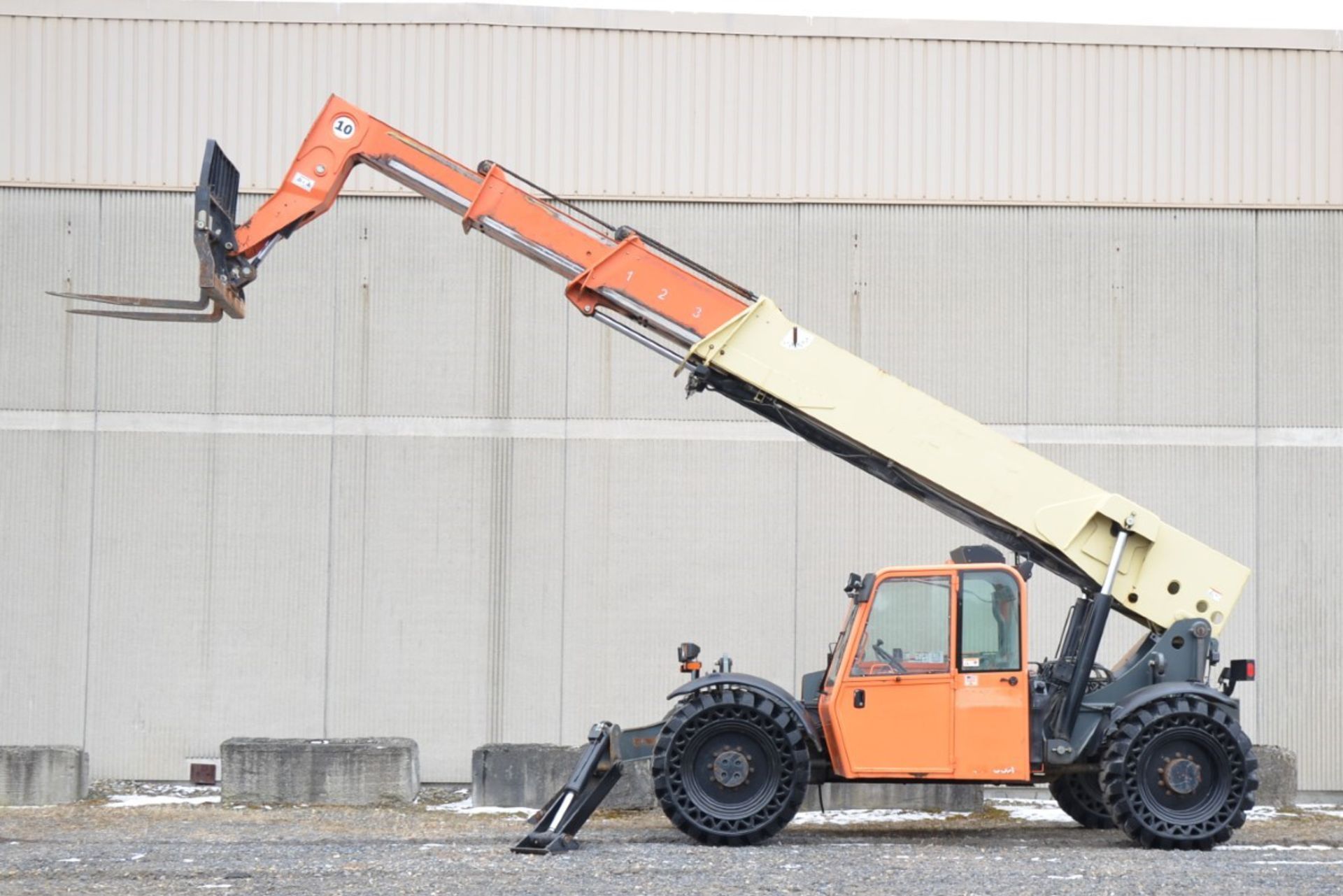 JLG (2011) G10-55A 10,000 LBS. CAPACITY DIESEL TELEHANDLER FORKLIFT WITH 56' MAX VERTICAL LIFT, - Image 14 of 23