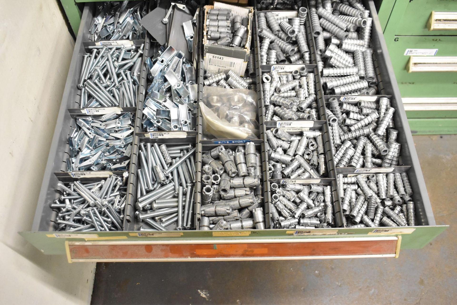 LOT/ CONTENTS OF CABINET - INCLUDING STAINLESS STEEL HARDWARE, HARDWARE, SET SCREWS (TOOL CABINET - Image 7 of 9