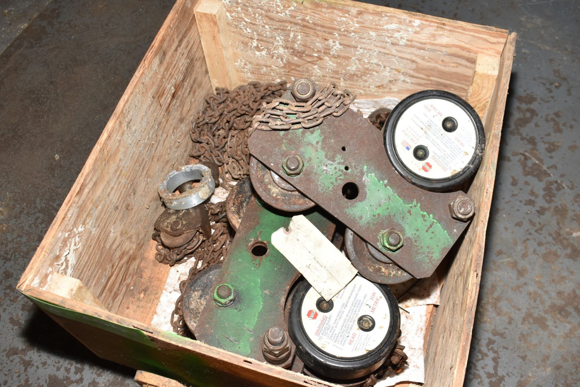LOT/ CHAIN HOISTS [RIGGING FEES FOR LOT #2081 - $50 USD PLUS APPLICABLE TAXES] - Image 3 of 3