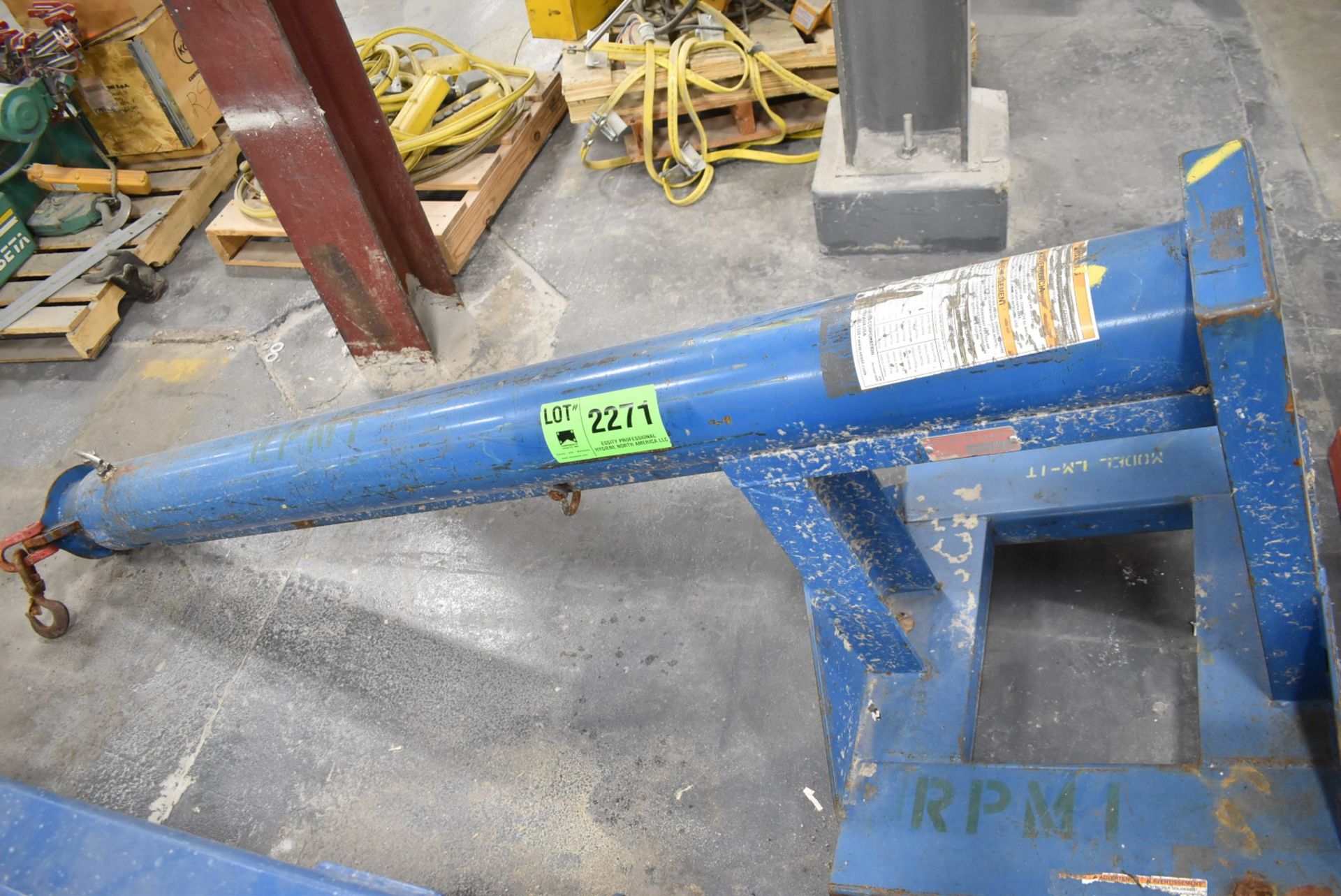 LM-IT 3,900 LB. CAPACITY FORKLIFT BOOM ATTACHMENT, S/N: N/A [RIGGING FEES FOR LOT #2271 - $25 USD