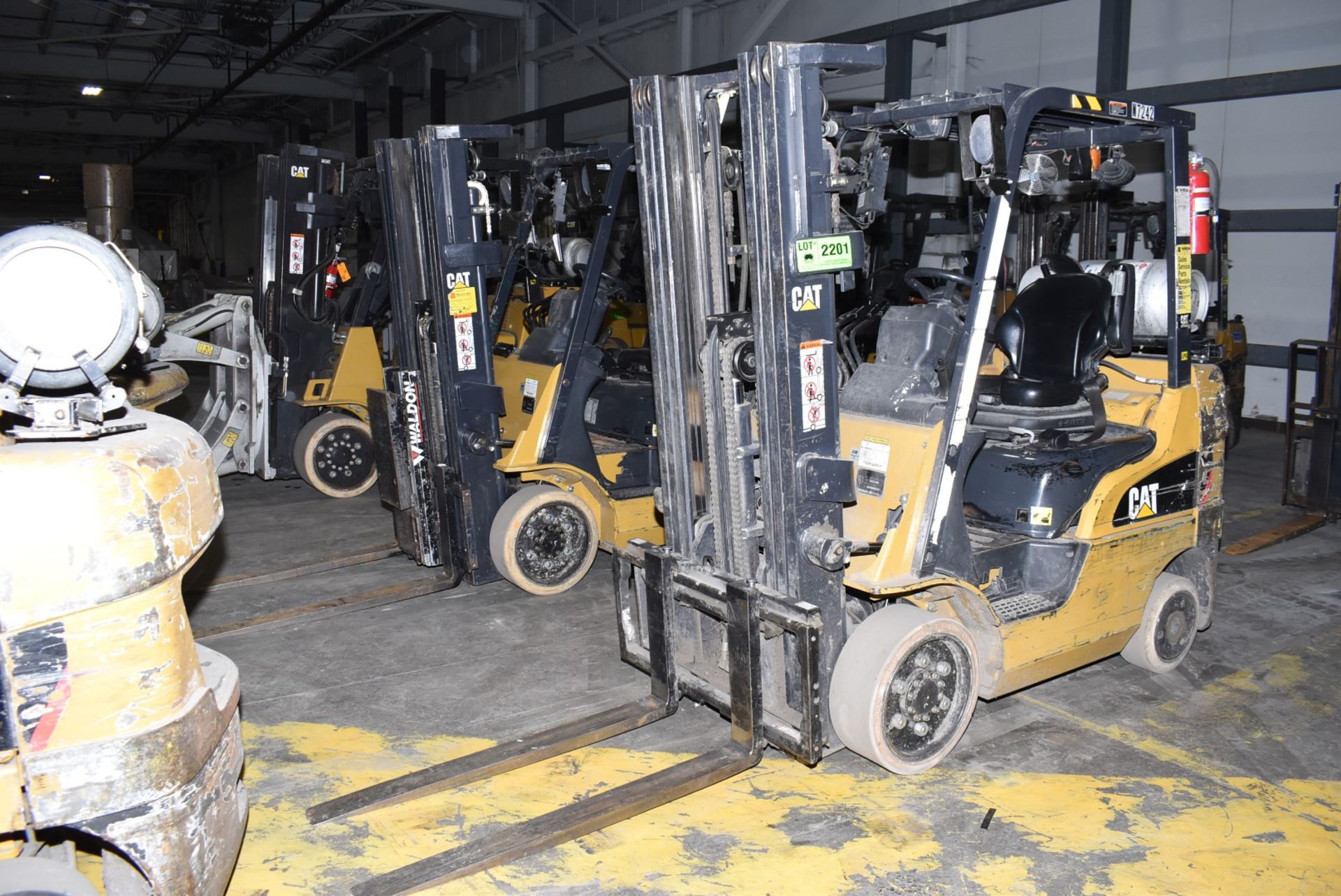 CATERPILLAR 2C5000 4,950 LB. CAPACITY LPG FORKLIFT WITH 187" MAX. VERTICAL LIFT, 3-STAGE HIGH