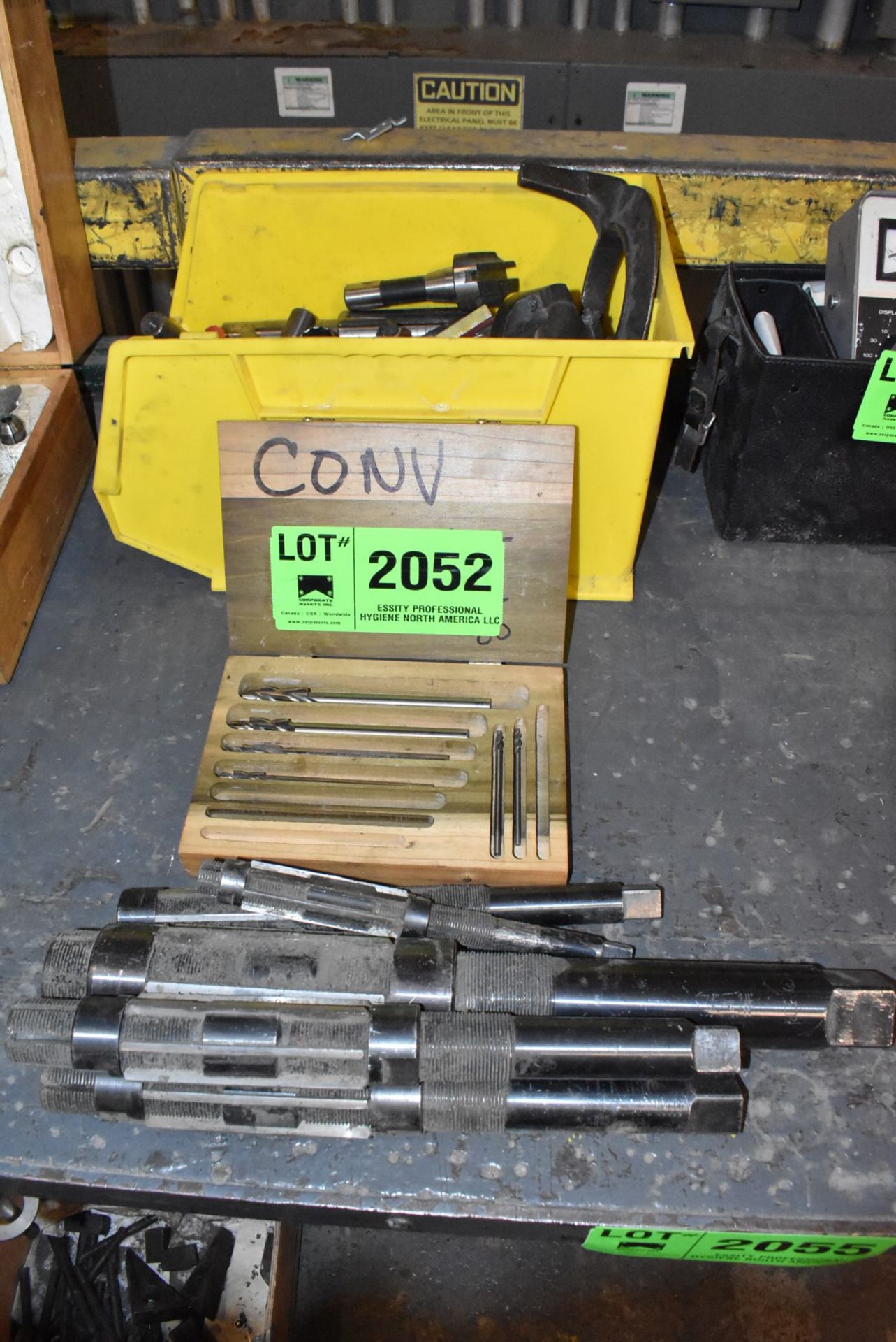 LOT/ TOOLING REAMERS, DRILLS AND CUTTERS [RIGGING FEES FOR LOT #2052 - $25 USD PLUS APPLICABLE