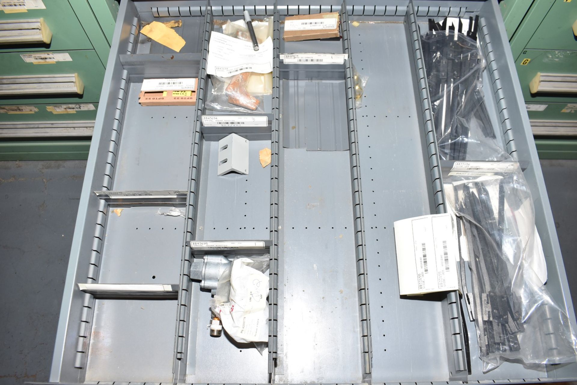 LOT/ CONTENTS OF CABINET - INCLUDING AUTOMATION COMPONENTS, AIR CYLINDERS, OIL SEALS, MOUNTS & - Image 8 of 9