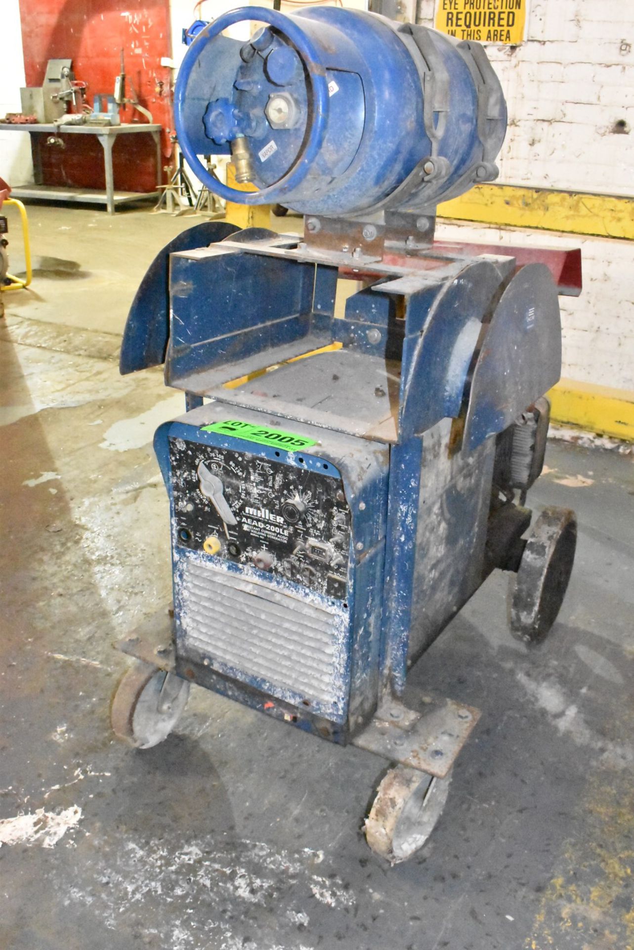 MILLER AEAD-200LE LPG POWERED CONSTANT CURRENT AC/DC WELDER GENERATOR WITH CART, 1961 HOURS RECORDED - Image 5 of 8