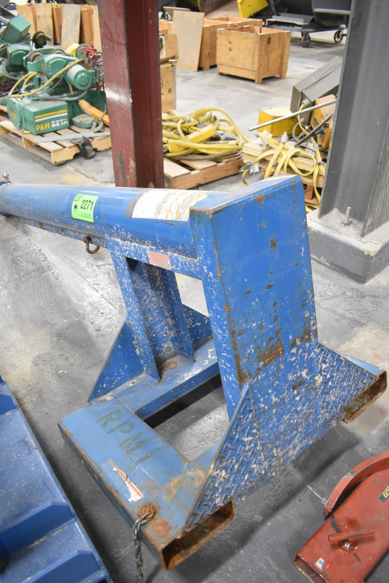 LM-IT 3,900 LB. CAPACITY FORKLIFT BOOM ATTACHMENT, S/N: N/A [RIGGING FEES FOR LOT #2271 - $25 USD - Bild 2 aus 4