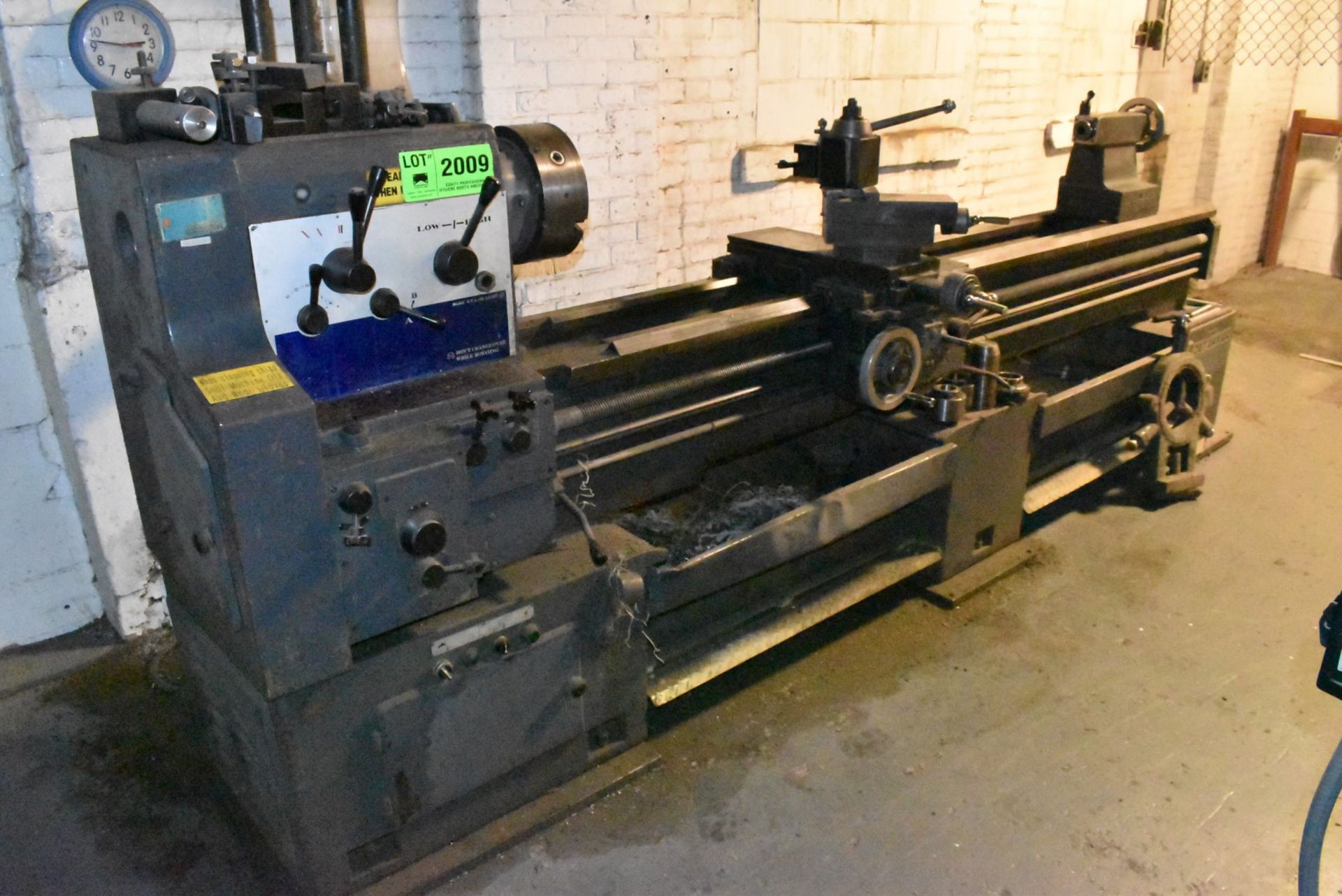 JET JE24X100 GAP BED ENGINE LATHE WITH 24" SWING OVER BED, 33" SWING IN THE GAP, 100" BETWEEN