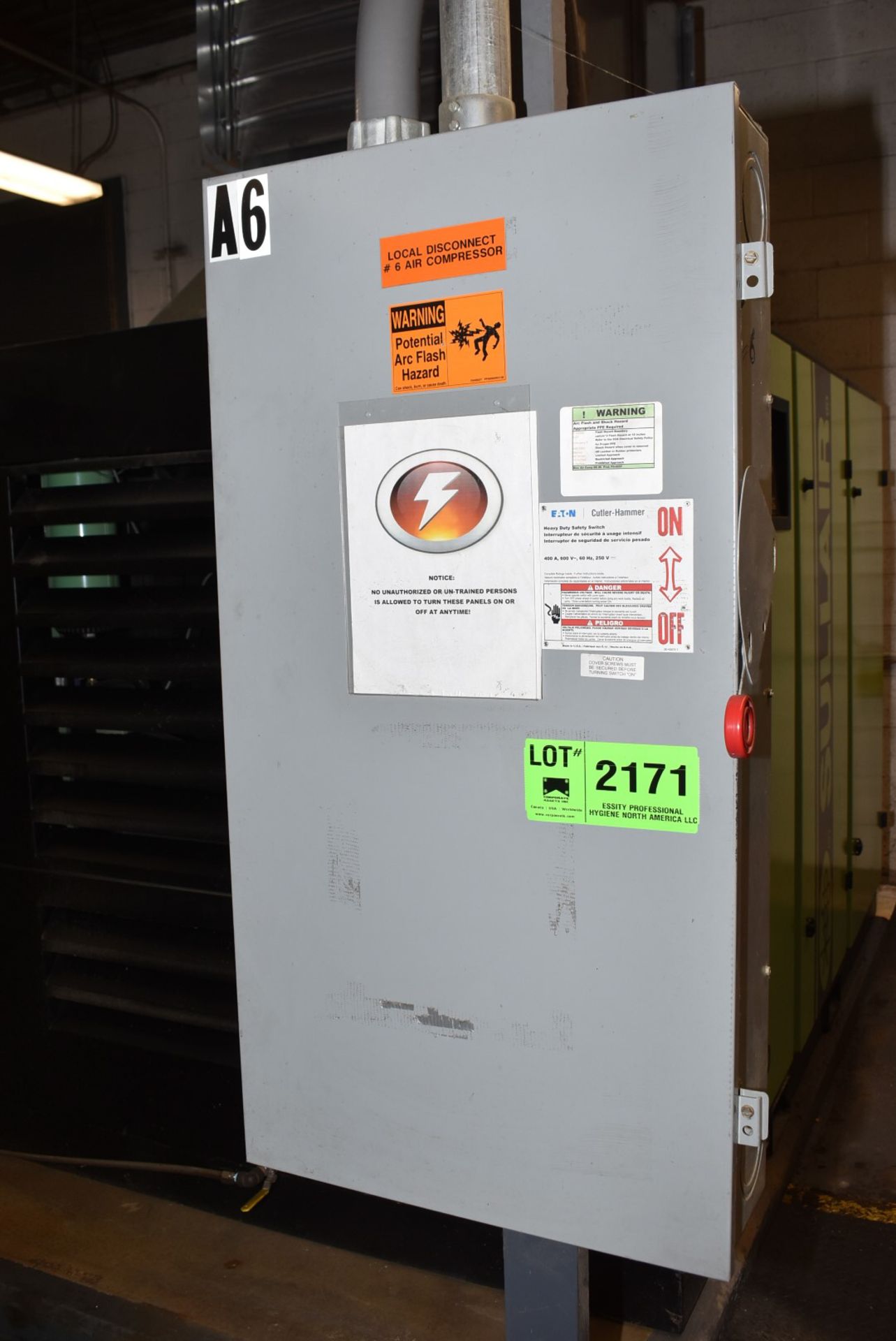 EATON HEAVY DUTY SAFETY SWITCH 400A, 600V, 60 HZ (CI) (DELAYED DELIVERY) [RIGGING FEES FOR LOT #2171