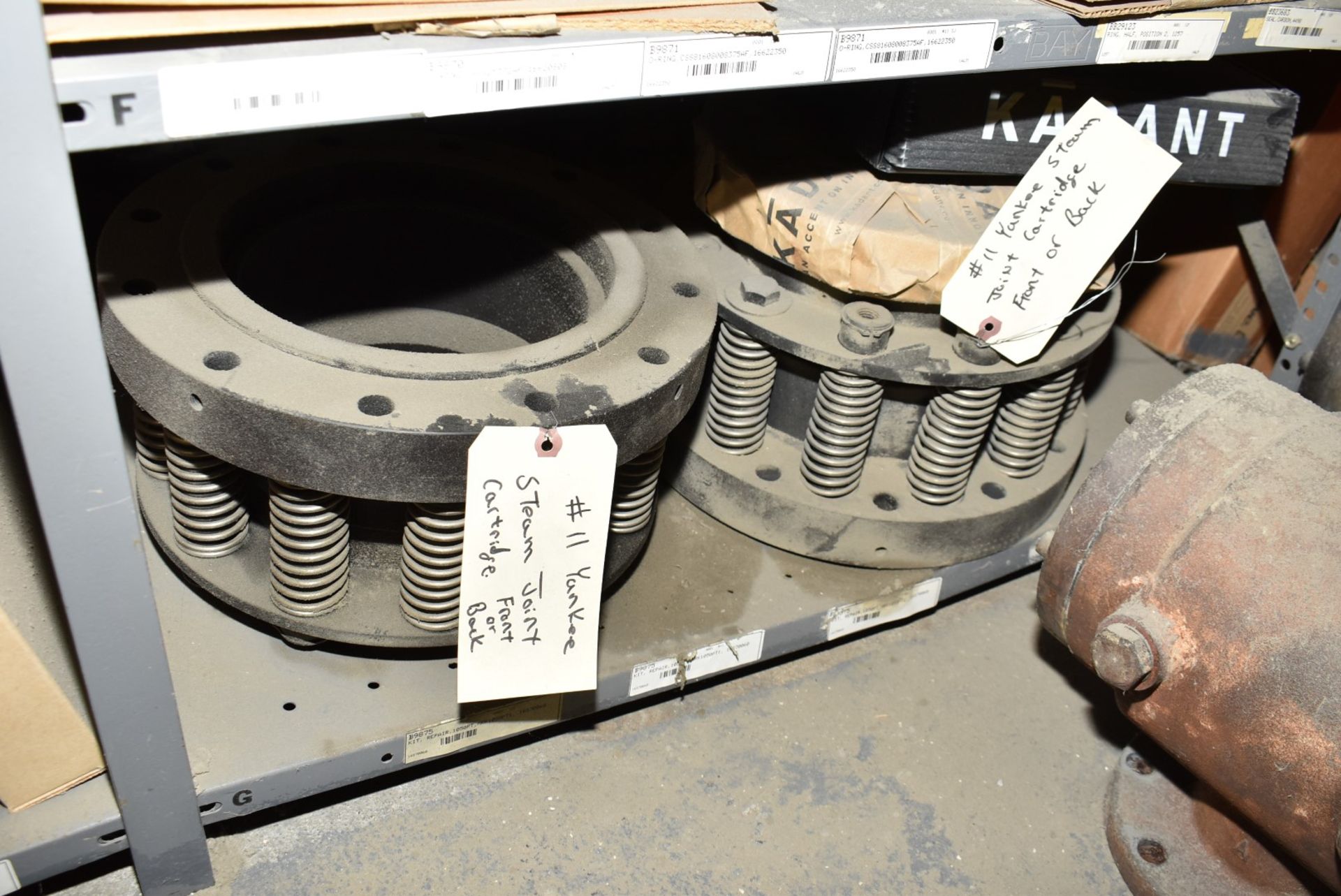 LOT/ CONTENTS OF SHELF - INCLUDING FLEX COUPLINGS, SLITTER BLADES, SPARE PARTS [RIGGING FEES FOR LOT - Image 5 of 6