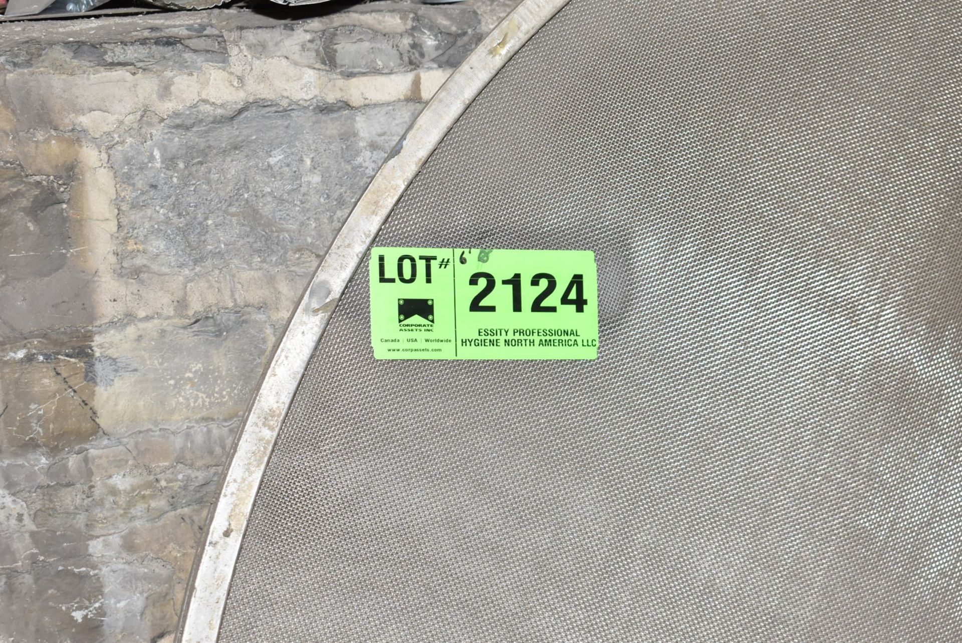 LOT/ (2) 6' DIAMETER SCREENS AND PARTS [RIGGING FEES FOR LOT #2124 - $50 USD PLUS APPLICABLE TAXES] - Image 3 of 4