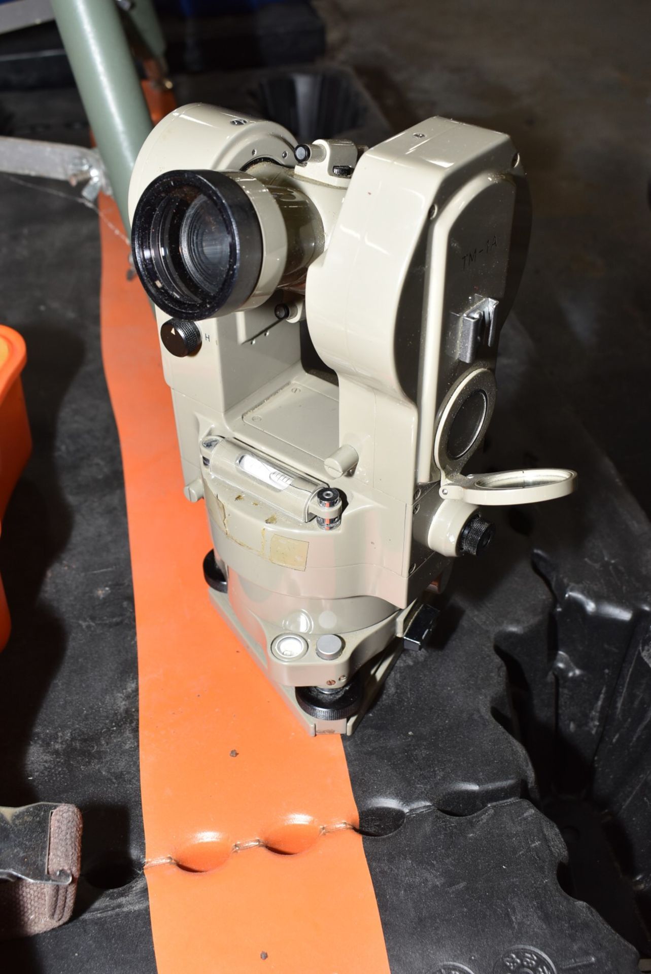 LIETZ THEODOLITE TM1A TELESCOPE TRANSIT WITH 30X MAGNIFICATION CAPACITY, 40MM OBJECTIVE APERTURE, - Image 3 of 8