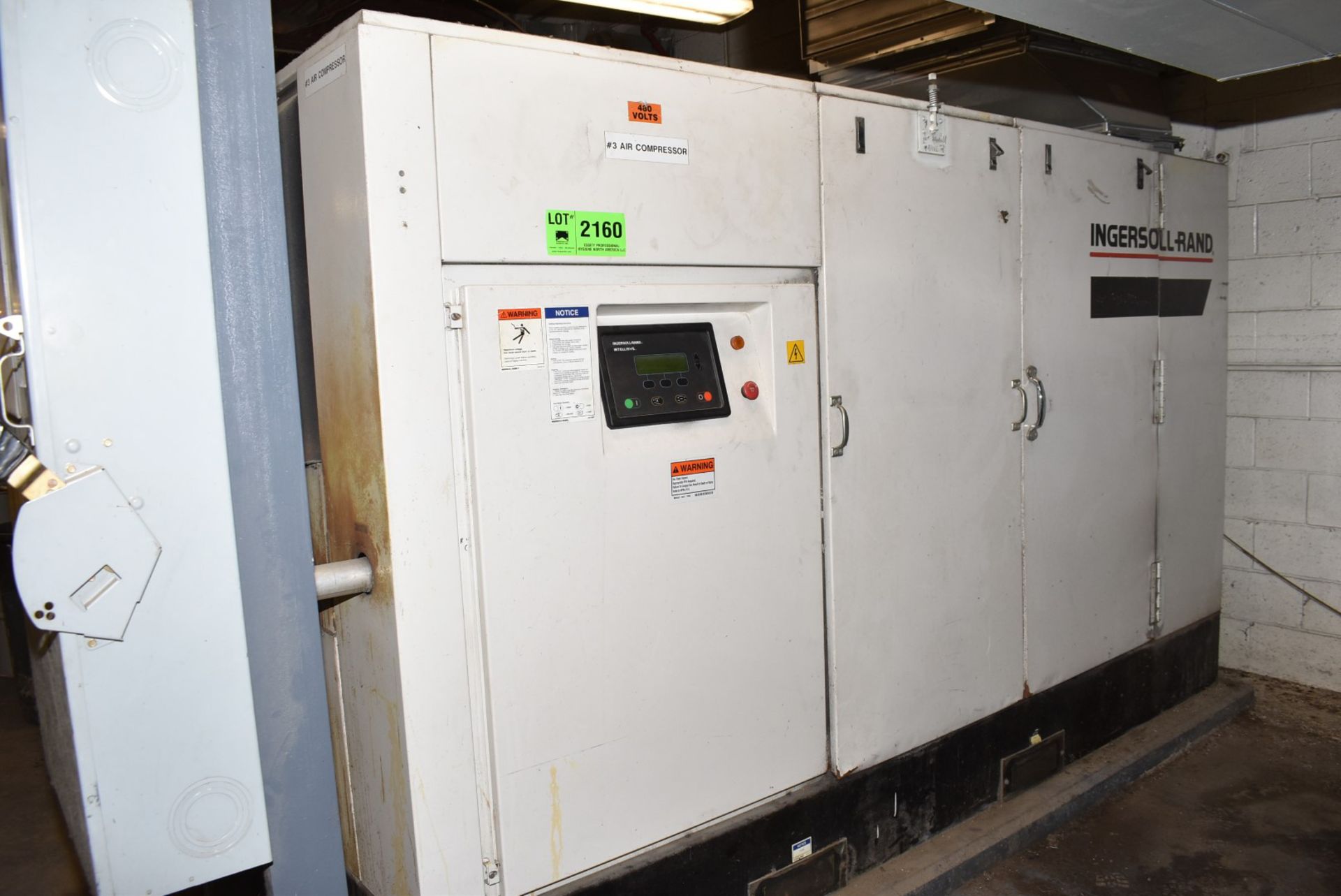 INGERSOLL RAND SSR-EP150 150 HP ROTARY SCREW TYPE AIR COMPRESSOR WITH 670 CFM @ 125 PSI CAPACITY,