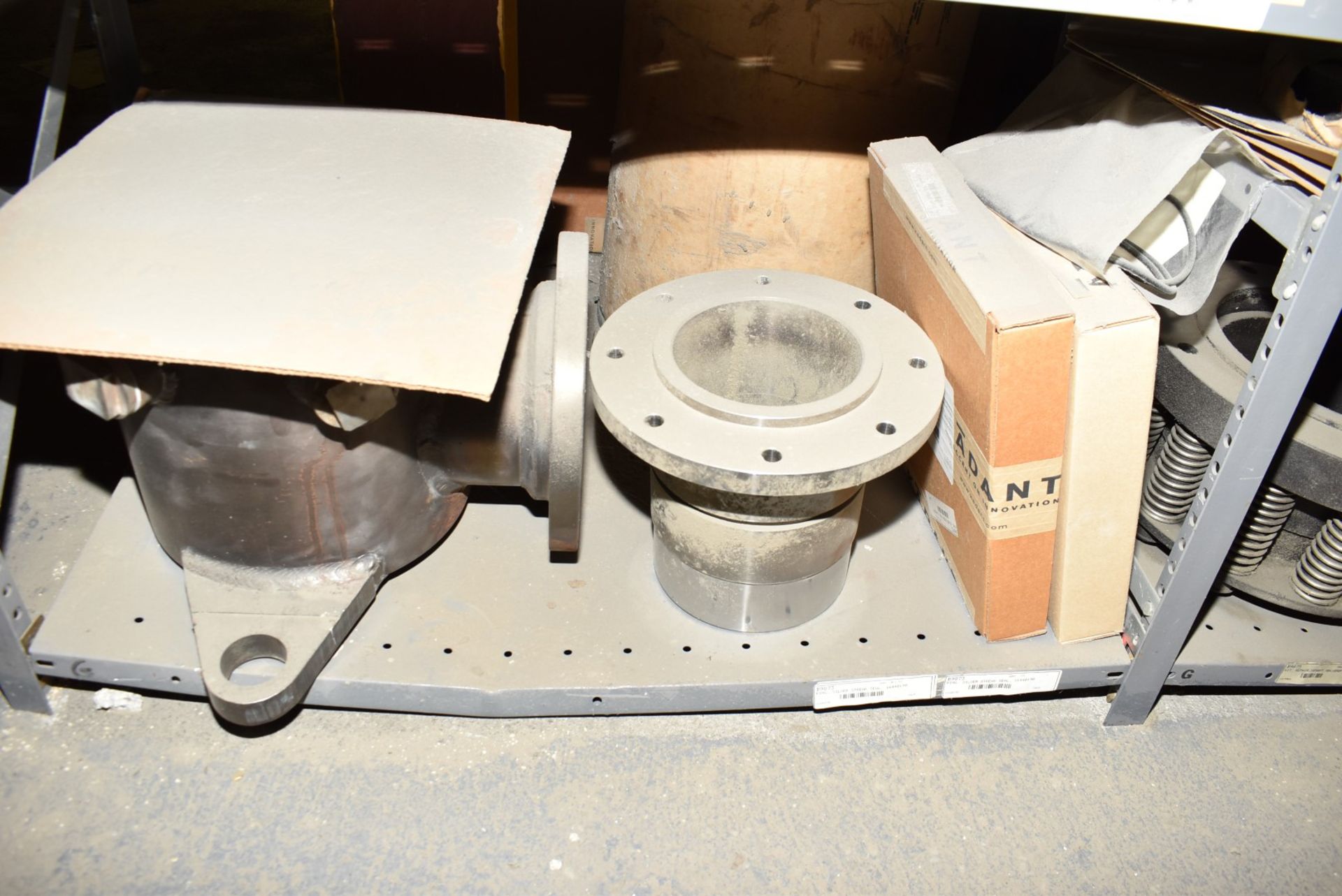 LOT/ CONTENTS OF SHELF - INCLUDING FLEX COUPLINGS, SLITTER BLADES, SPARE PARTS [RIGGING FEES FOR LOT - Image 5 of 5