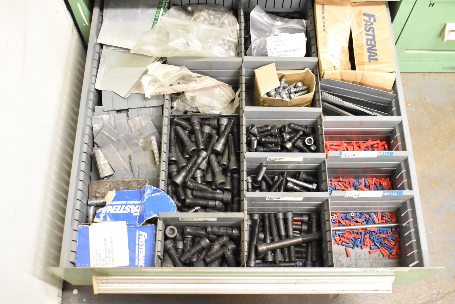 LOT/ CONTENTS OF CABINET - INCLUDING STAINLESS STEEL HARDWARE, HARDWARE, SET SCREWS (TOOL CABINET - Image 9 of 9