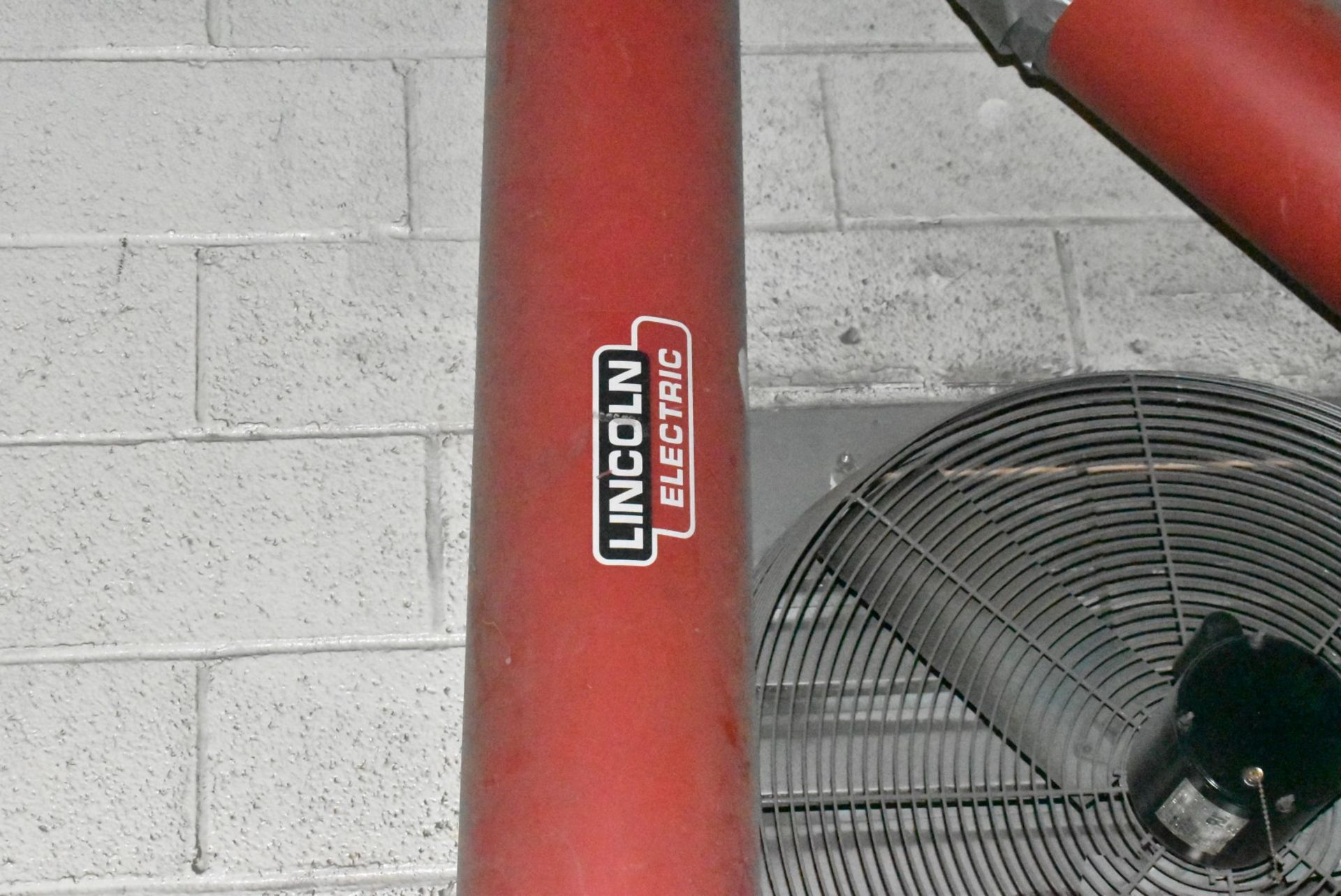 LINCOLN ELECTRIC SNORKEL TYPE WALL MOUNTED FUME EXTRACTOR S/N N/A (CI) [RIGGING FEES FOR LOT #2039 - - Image 2 of 5