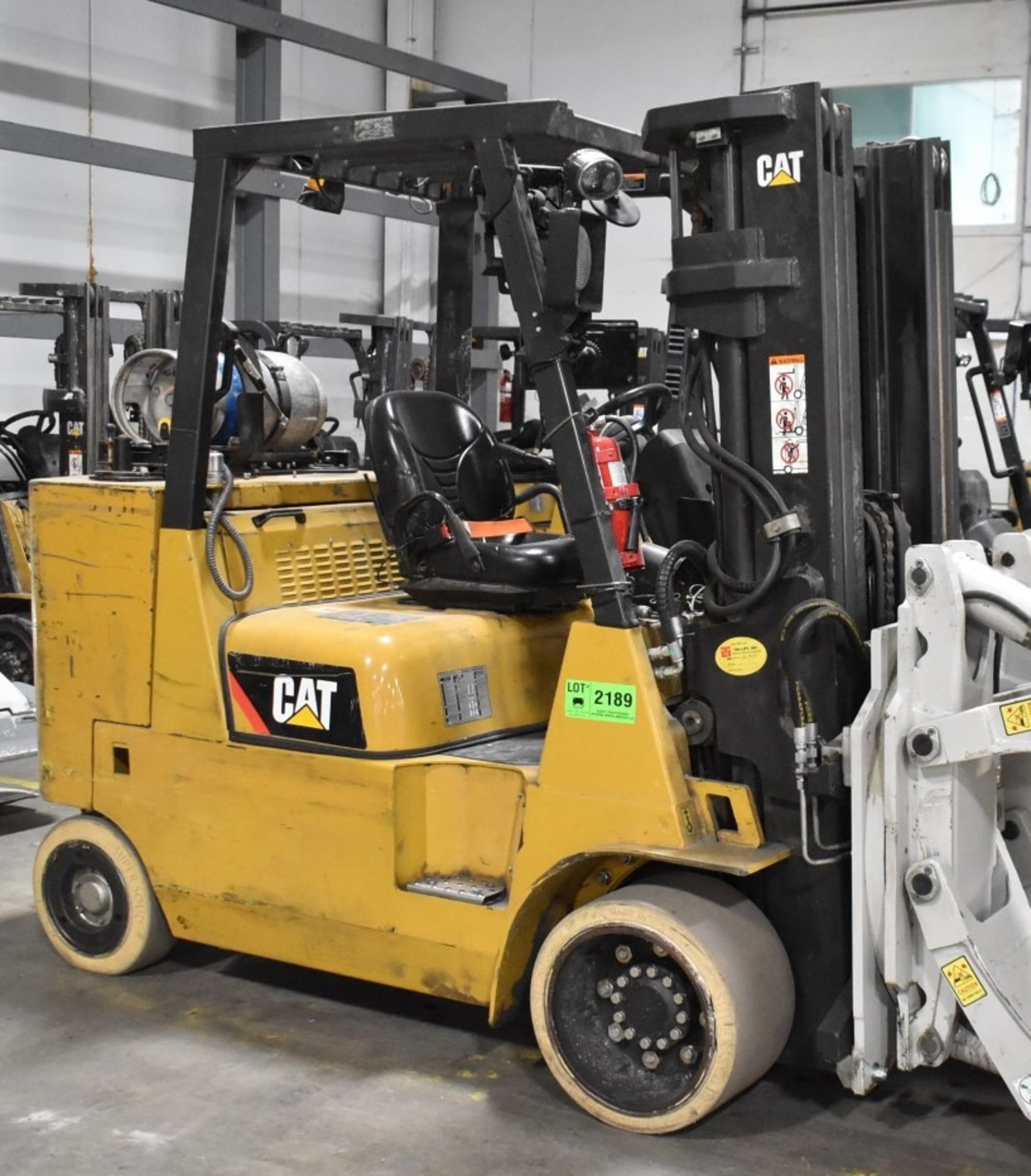 CATERPILLAR (2013) GC55KPRSTR 7,000 LBS. CAPACITY LPG FORKLIFT WITH 172" MAX VERTICAL REACH, 3-STAGE