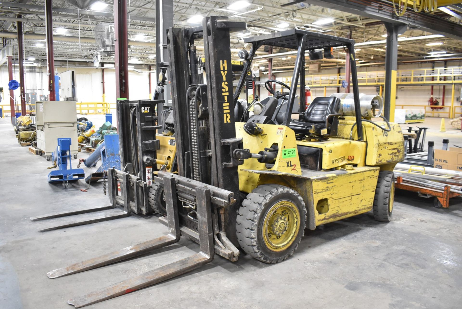 HYSTER H80XL2 7,250 LBS. CAPACITY LPG FORKLIFT WITH 121" MAX VERTICAL REACH, 2-STAGE HIGH VISIBILITY