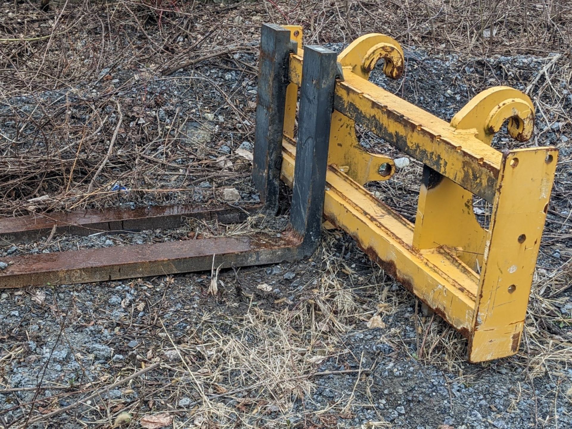 WHEEL LOADER FORK ATTACHMENT (CI) [RIGGING FEES FOR LOT #2183 - $50 USD PLUS APPLICABLE TAXES] - Image 2 of 3