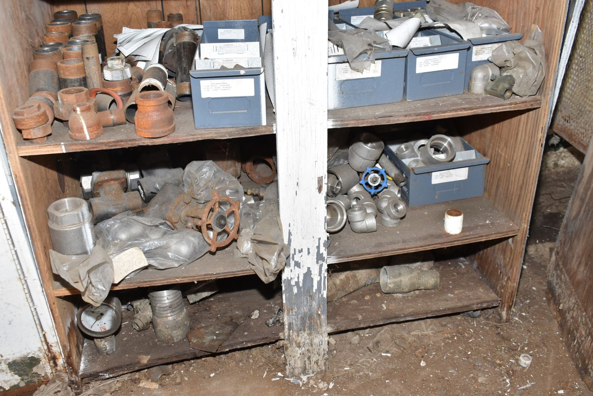 LOT/ CABINETS WITH CONTENTS CONSISTING OF PIPE FITTINGS AND TOOLING [RIGGING FEES FOR LOT #2113 - $ - Image 6 of 7