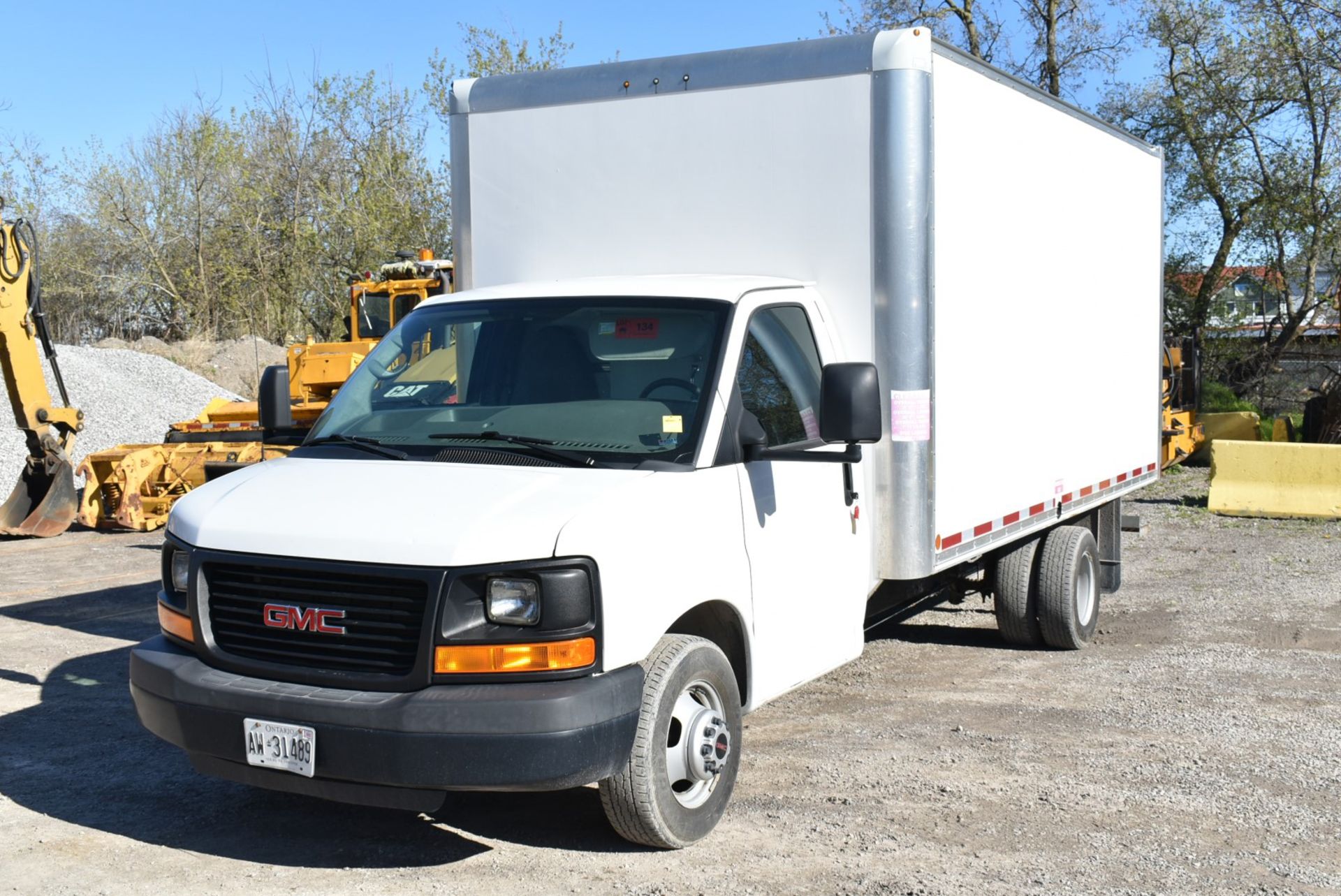 GMC (2015) SAVANA CUBE VAN WITH 6L 8 CYL. GAS ENGINE, AUTO. TRANSMISSION, RWD, 52,594 KM (RECORDED