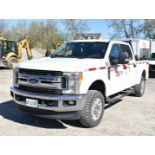 FORD (2017) F250 XLT SUPER DUTY CREW CAB PICKUP TRUCK WITH 6.2L 8 CYL. GAS ENGINE, AUTO.