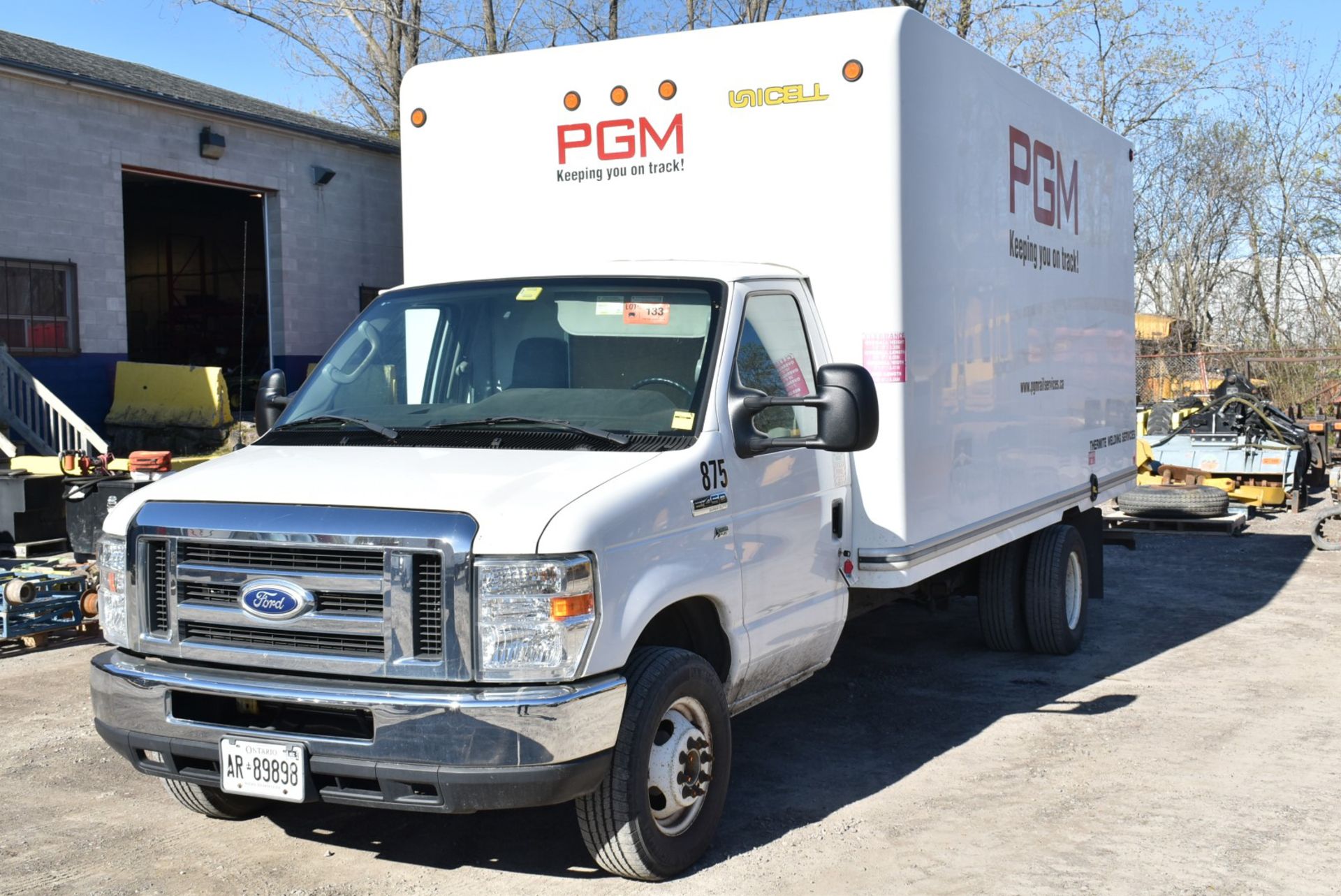 FORD (2016) E450 SUPER DUTY CUBE VAN WITH 5.4L 8 CYL. GAS ENGINE, AUTO. TRANSMISSION, 56,146 KM (