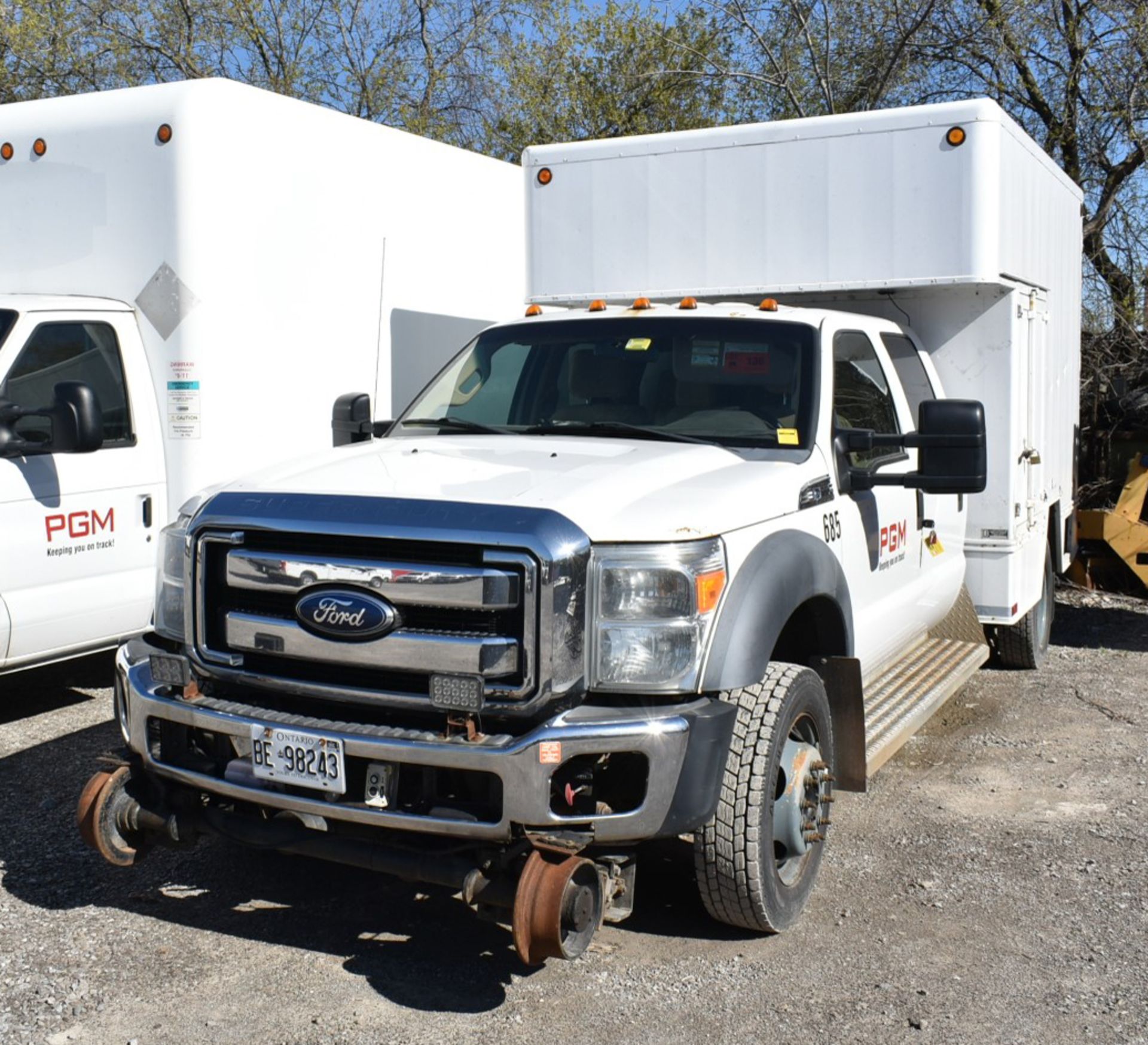 FORD (2012) F550 XLT SUPER DUTY HI-RAIL FIELD SERVICE TRUCK WITH 6.8L 10 CYL. GAS ENGINE, AUTO.