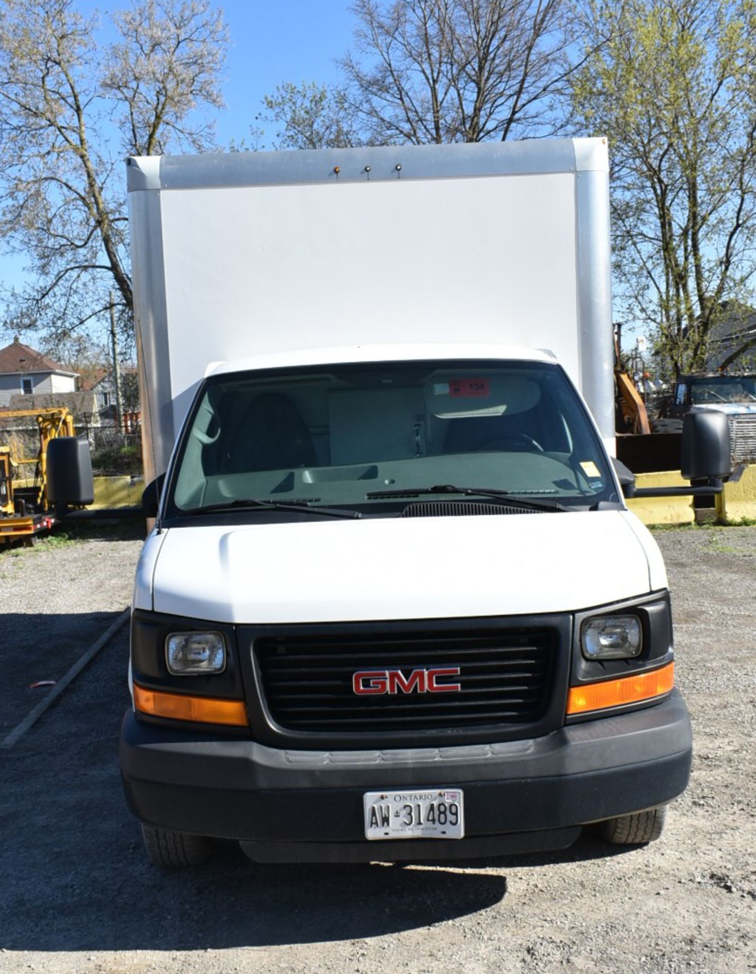 GMC (2015) SAVANA CUBE VAN WITH 6L 8 CYL. GAS ENGINE, AUTO. TRANSMISSION, RWD, 52,594 KM (RECORDED - Image 6 of 13
