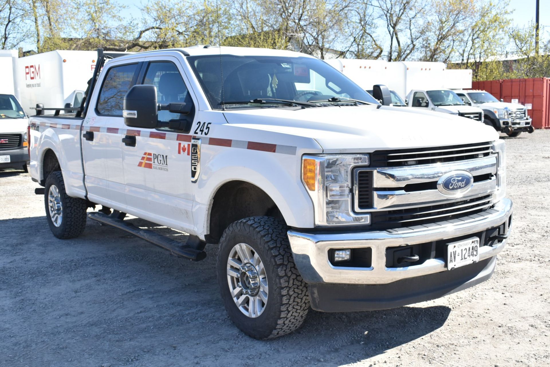 FORD (2017) F250 XLT SUPER DUTY CREW CAB PICKUP TRUCK WITH 6.2L 8 CYL. GAS ENGINE, AUTO. - Image 5 of 15