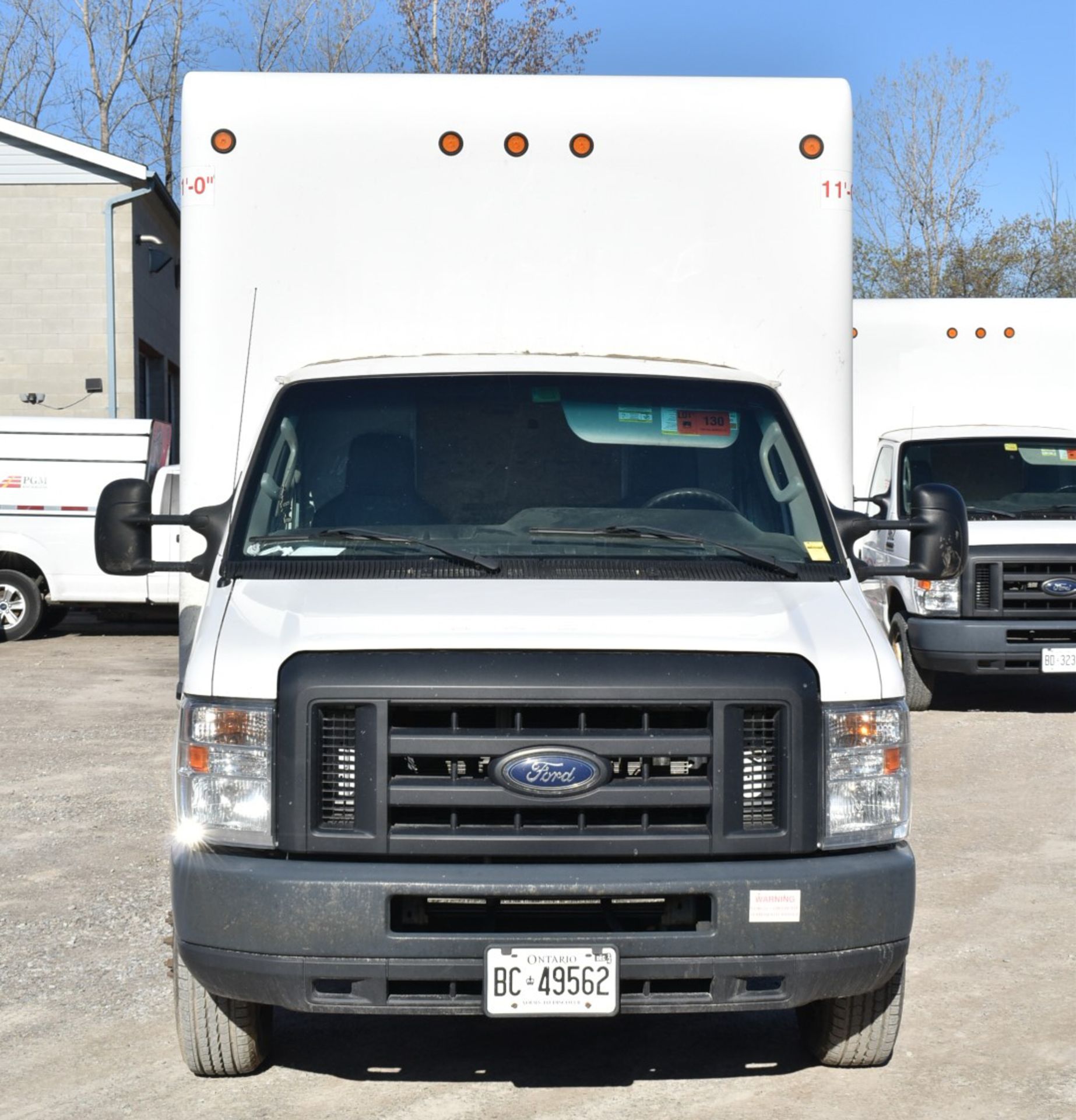 FORD (2018) E450 SUPER DUTY CUBE VAN WITH 6.8L 10 CYL. GAS ENGINE, AUTO. TRANSMISSION, 128,831 KM ( - Image 6 of 13