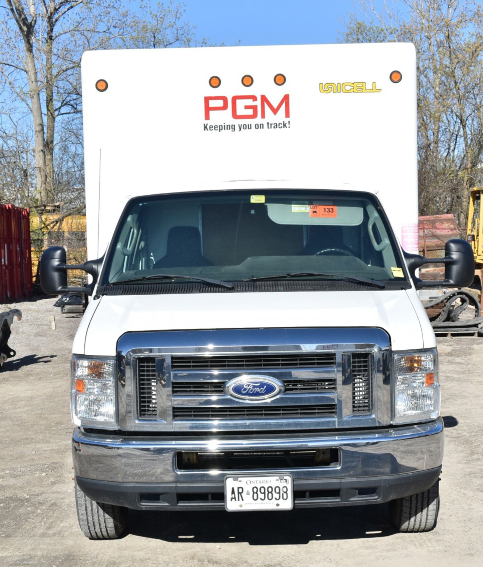 FORD (2016) E450 SUPER DUTY CUBE VAN WITH 5.4L 8 CYL. GAS ENGINE, AUTO. TRANSMISSION, 56,146 KM ( - Image 6 of 12