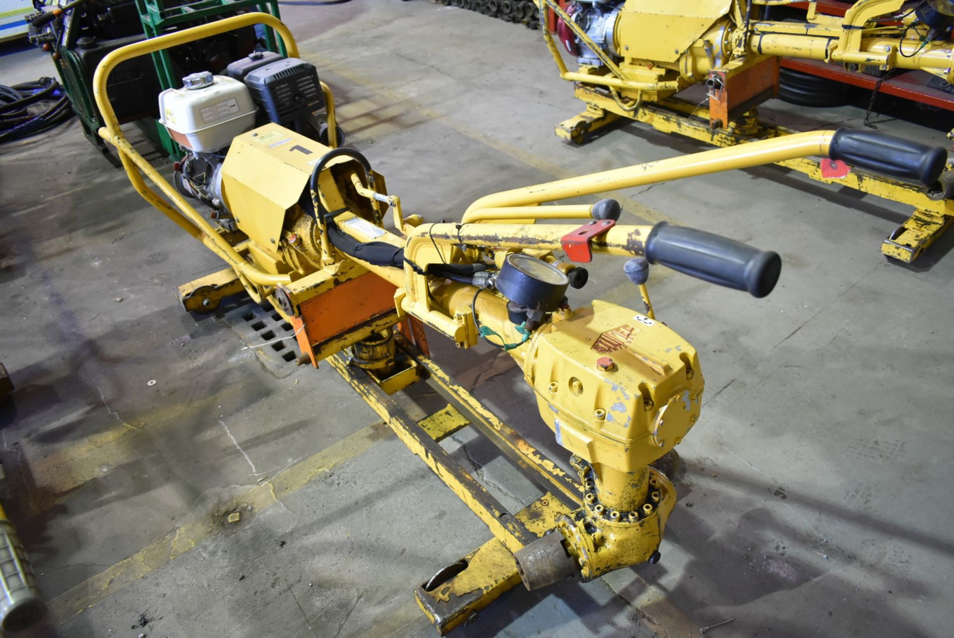 GESIMAR STUMEC (2015) BSR-8 RAIL CART MOUNTED TRACK WRENCH WITH HONDA GAS ENGINE S/N: 1088191 - Image 2 of 5