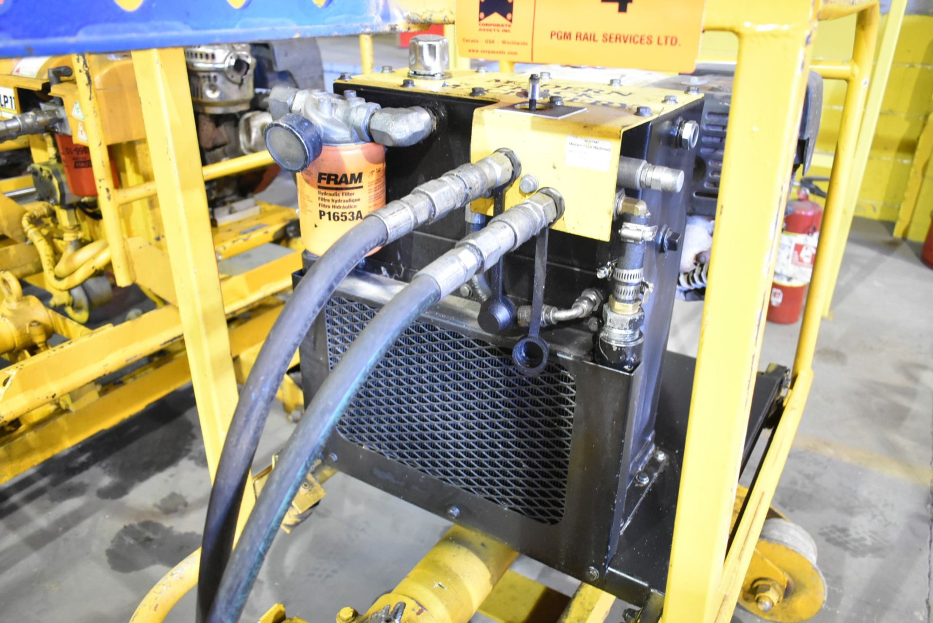 GEISMAR DC-8 RAIL CART MOUNTED SPIKE DRIVER WITH HYDRAULIC POWER PACK, HONDA GX390 GAS ENGINE, - Image 4 of 6